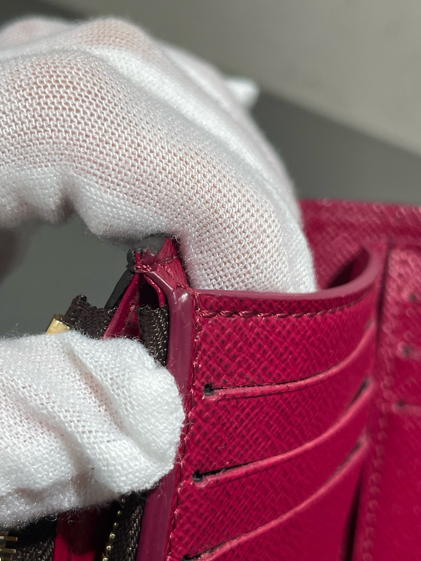 【預訂貨品】LV 紅色豆豆銀包