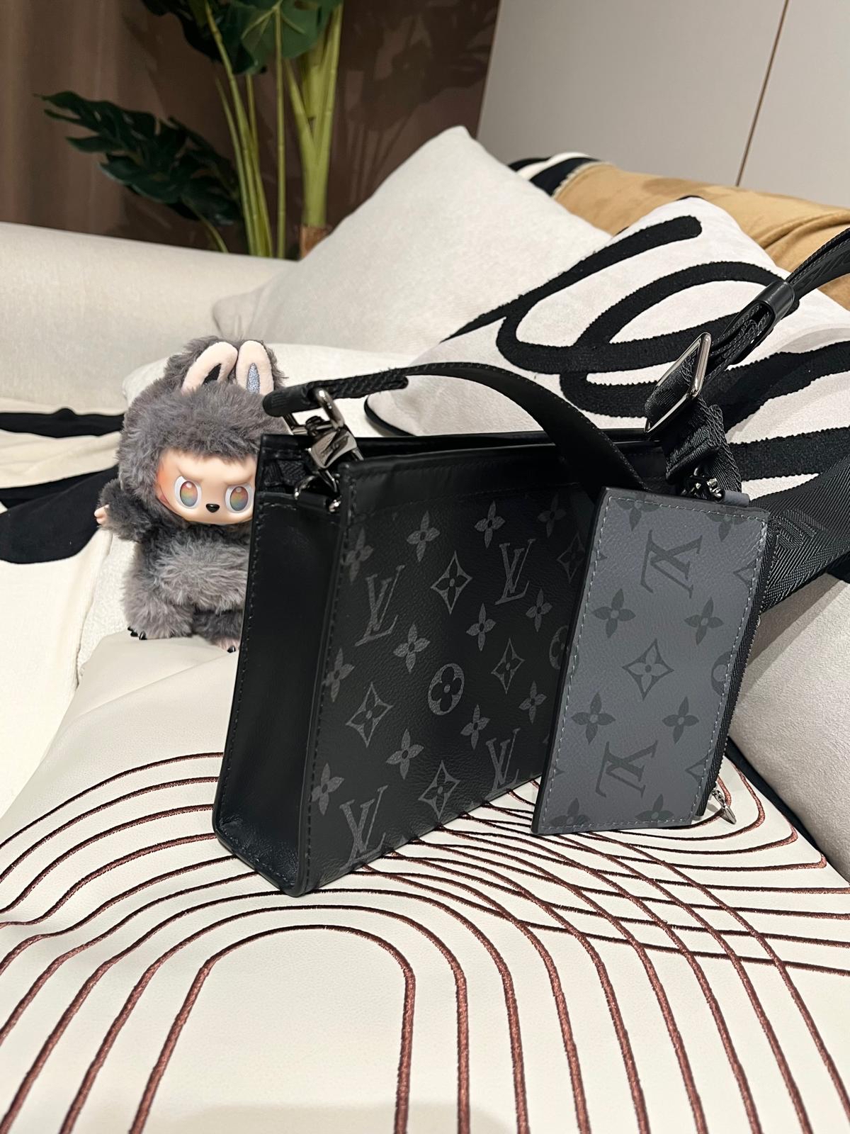 Lv Gaston Wearable Wallet Eclipse Shoulder Bag 100%Authentic,98%new  ✅收據✅dust bag 