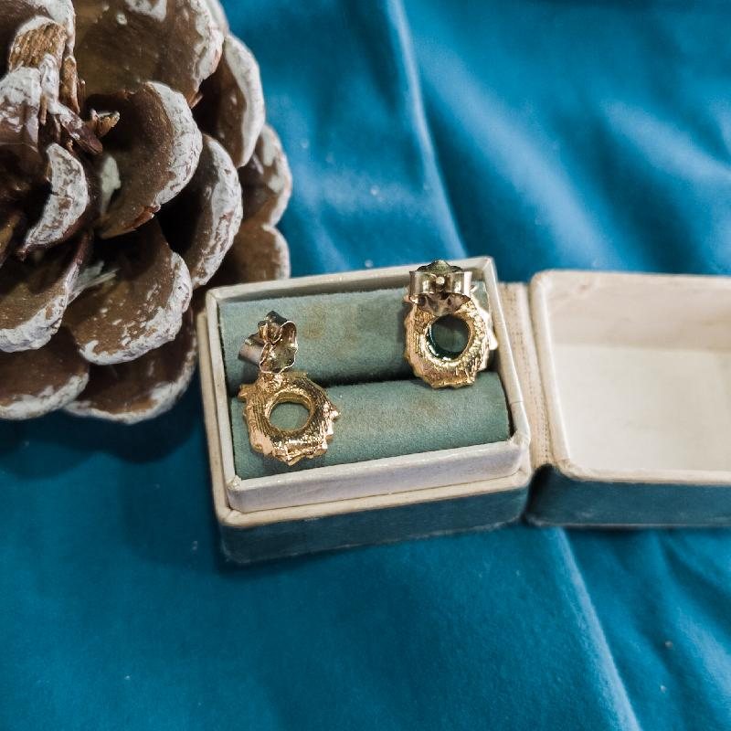 Vintage c.a. 1980s Christmas Wreath Stud earrings (EA1499)