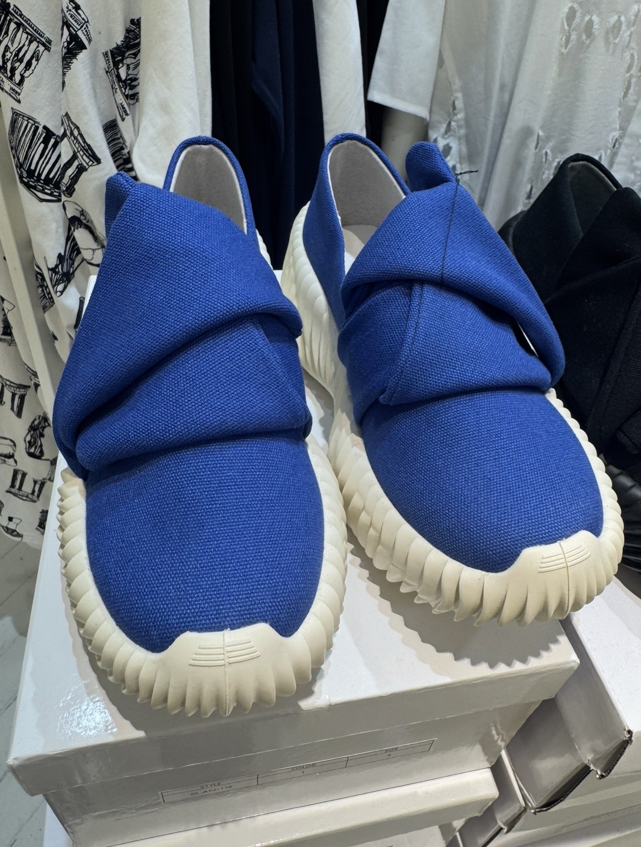 💕 Gomme blue sneakers size M 💕