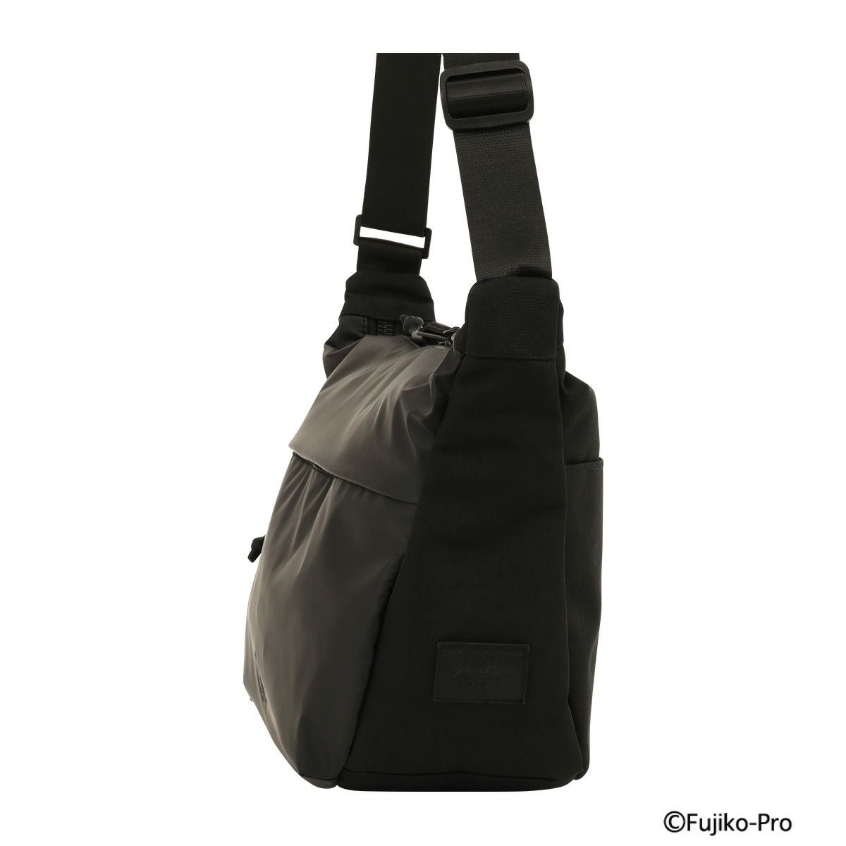 [訂購] 多啦A夢斜孭袋(大) 暗黑系列 叮噹刺繡 登山扣 | Doraemon袋 禮物