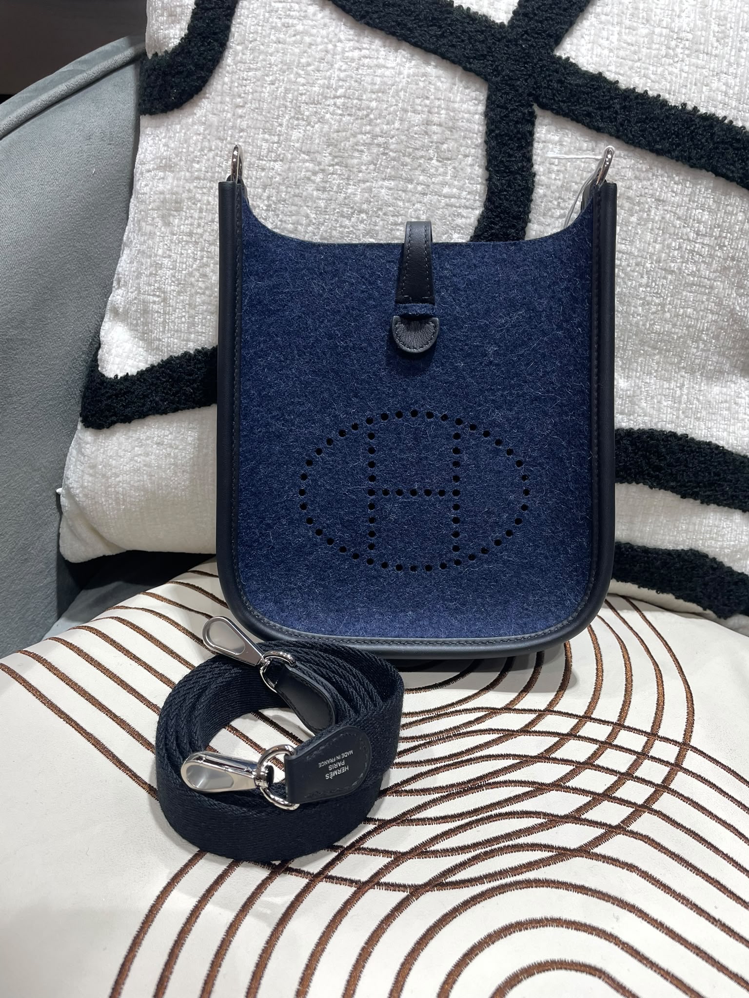 全新 HERMES Mini Evelyne 16 , STAMP Z ,2Z 午夜藍 Bleu Nuit牛皮 Feutre 羊毛氈銀扣, 100%Authentic,全新未使用品 ✅收據✅dust bag✅box 