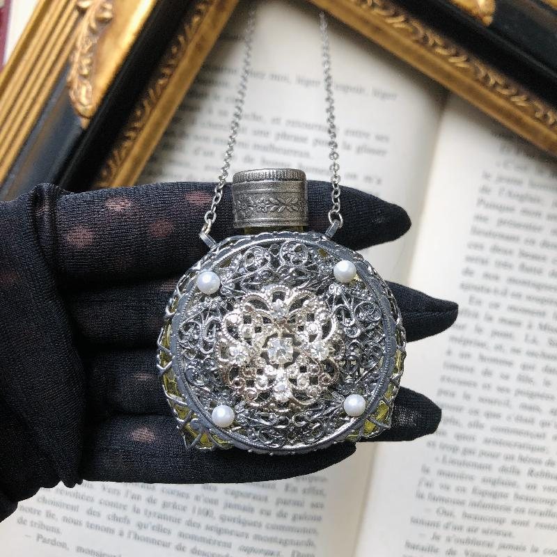 Vintage Recomposed Bejeweled Elaborate Stamped Filigree Purse Perfume Bottle/Necklace(MT1696)