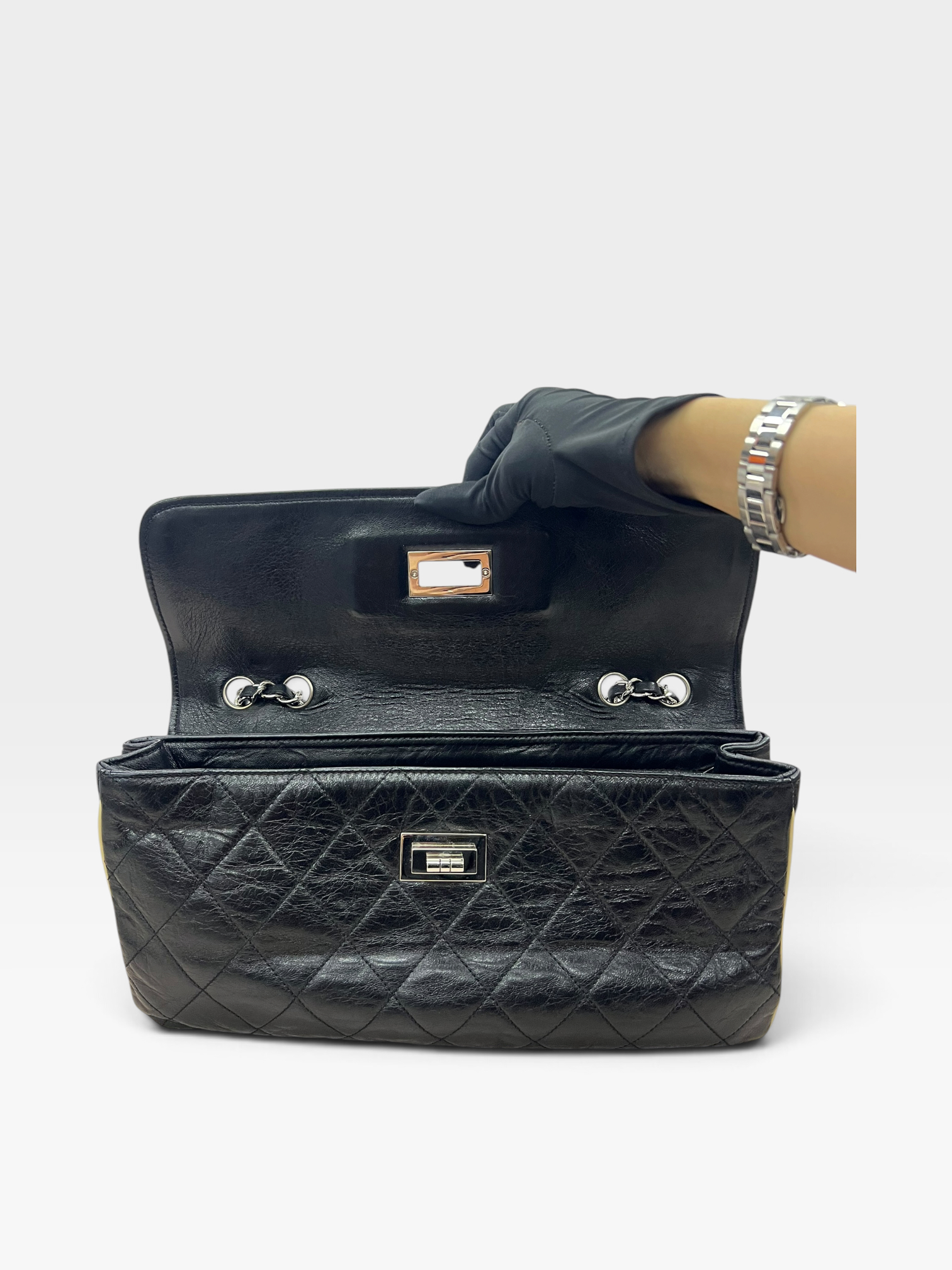 Pre-Owned CHANEL 2.55 East/West Flap Bag / Product Code: 082804