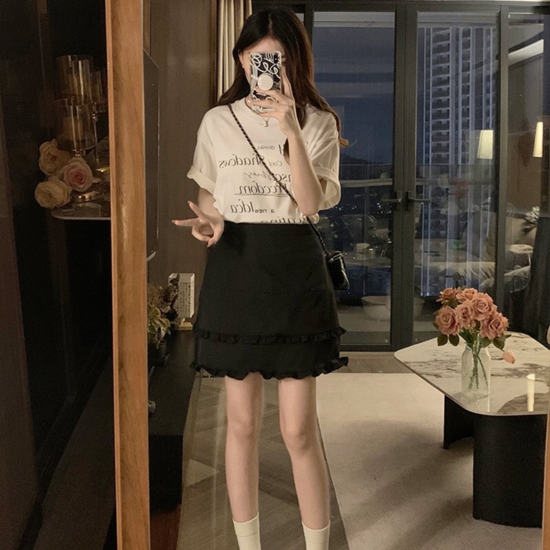 B383(16908) 韩版甜美风下摆双横百褶木耳边黑短裙 