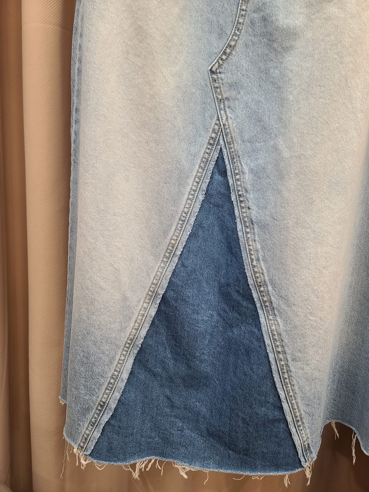 蘇蘇拼色牛仔裙(好修身👍🏼)