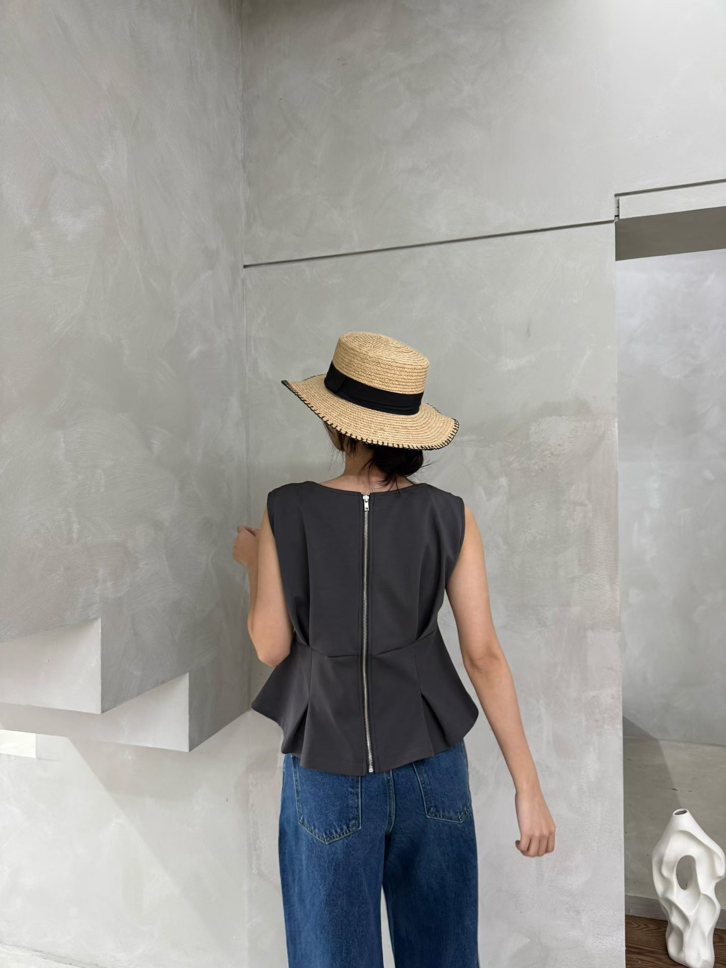 M20 立體修身壓褶背心