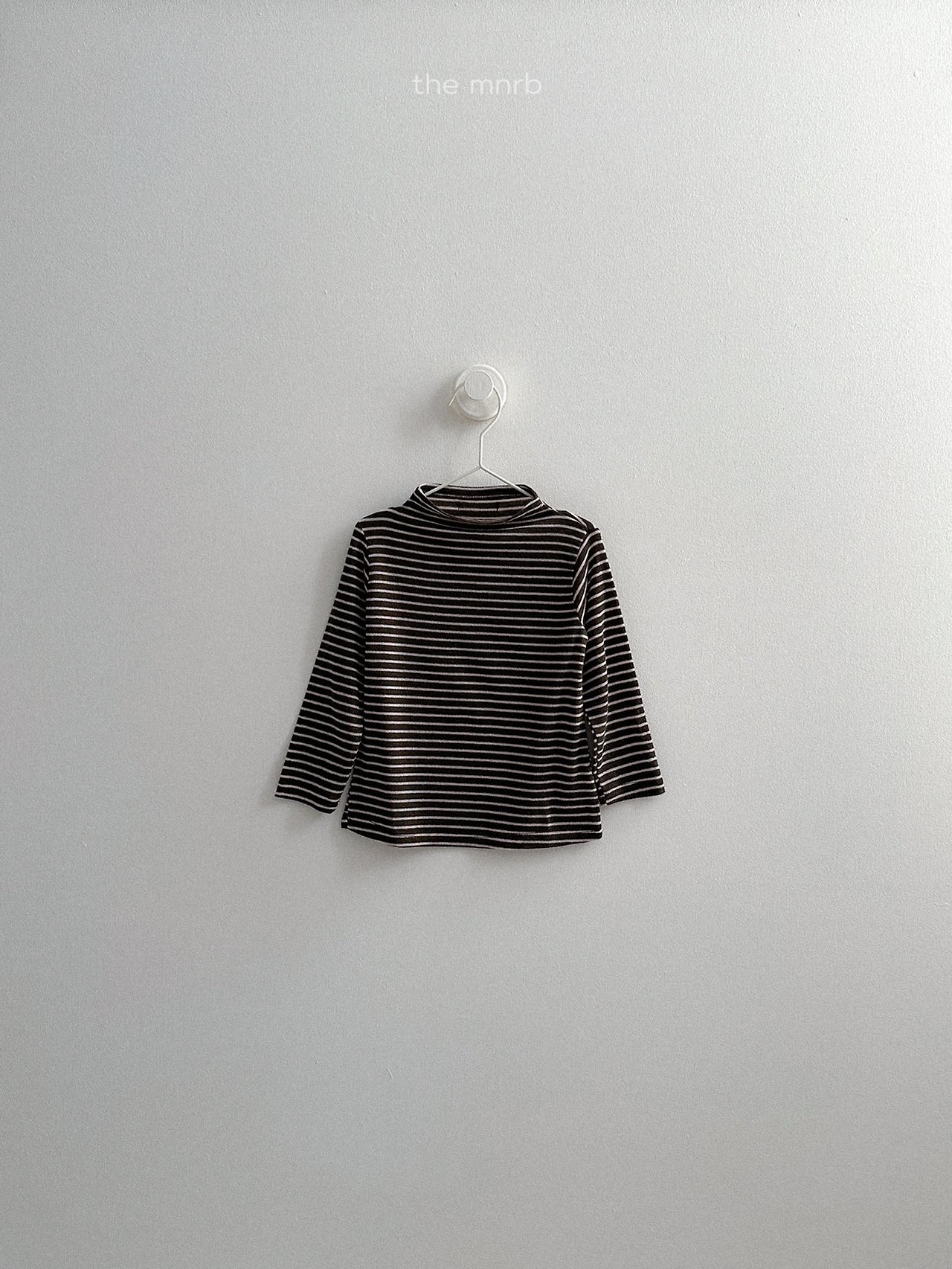 Mnirobe | Merry mock neck tee