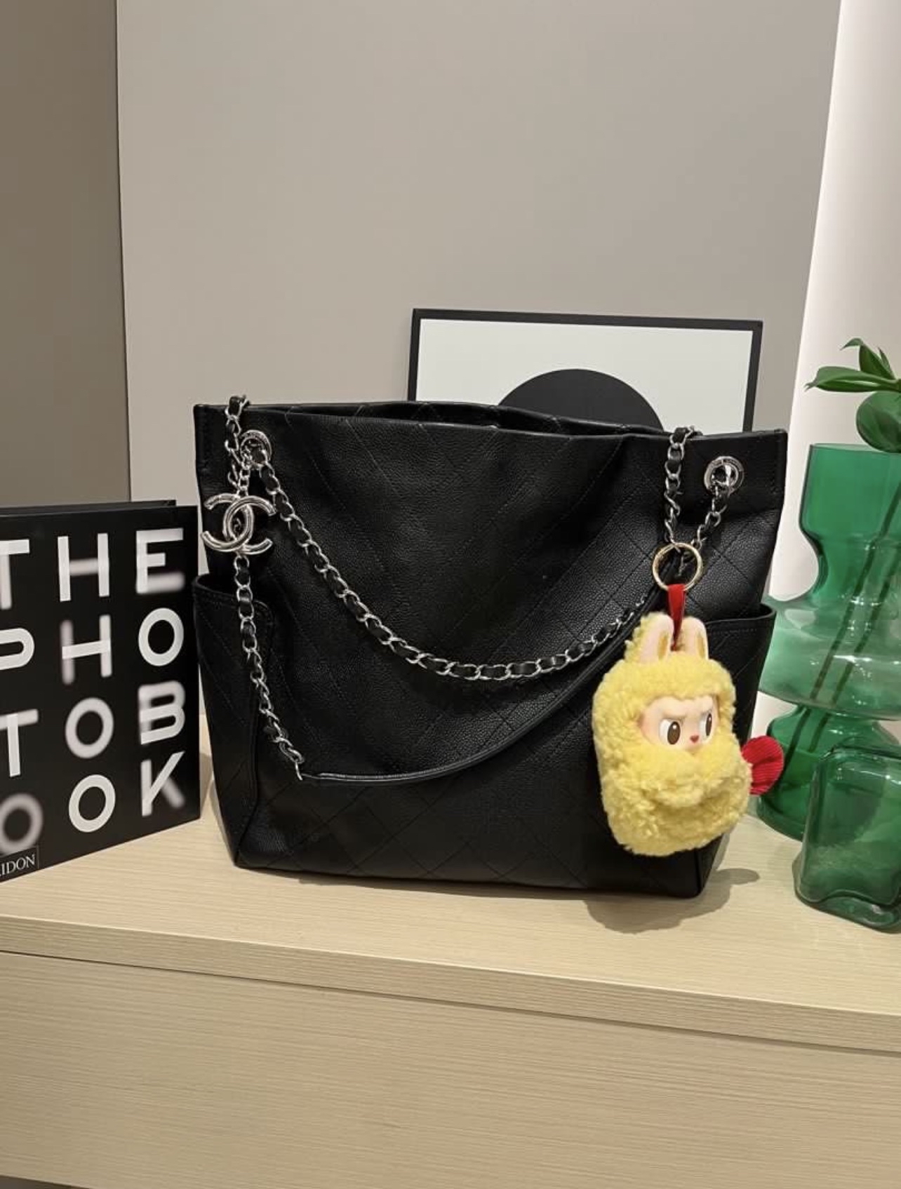 Chanel Shoulder Bag Calfskin 黑色魚子醬牛皮100%Authentic, 98%New ✅19 Card✅Dust bag