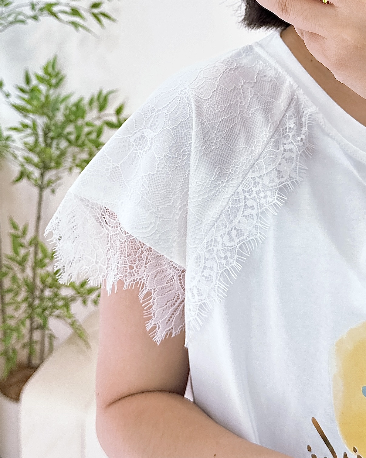 拼接蕾絲袖彩Print上衣  