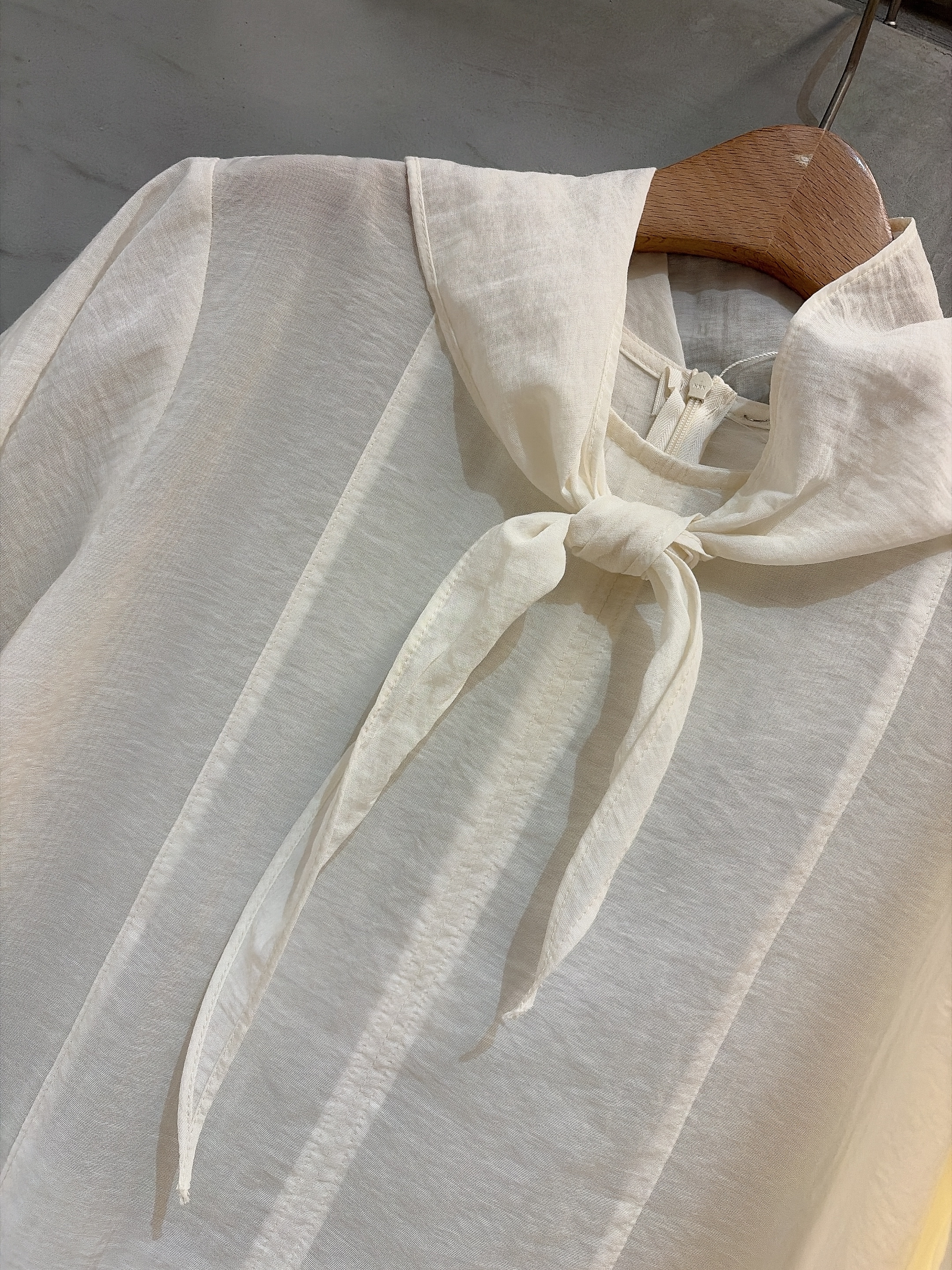 絲質珍珠色Blouse 