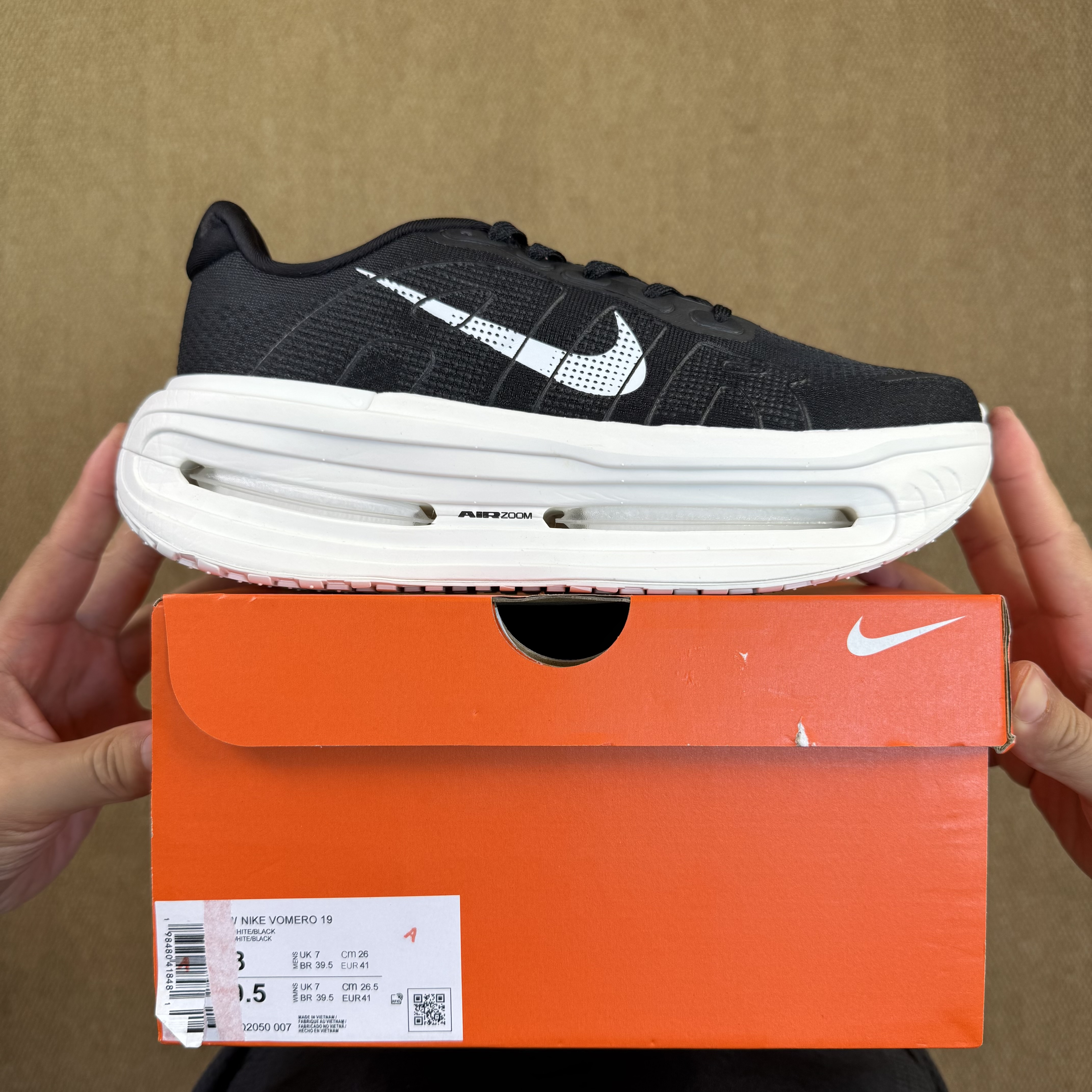 Nike Vomero Premium HQ2050-007