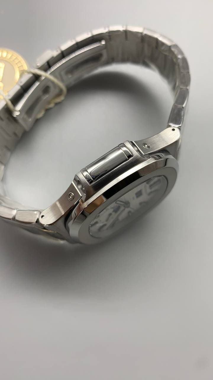 百达翡丽 Nautilus 5726/1A-014 年历月相显示自动机械男士腕表