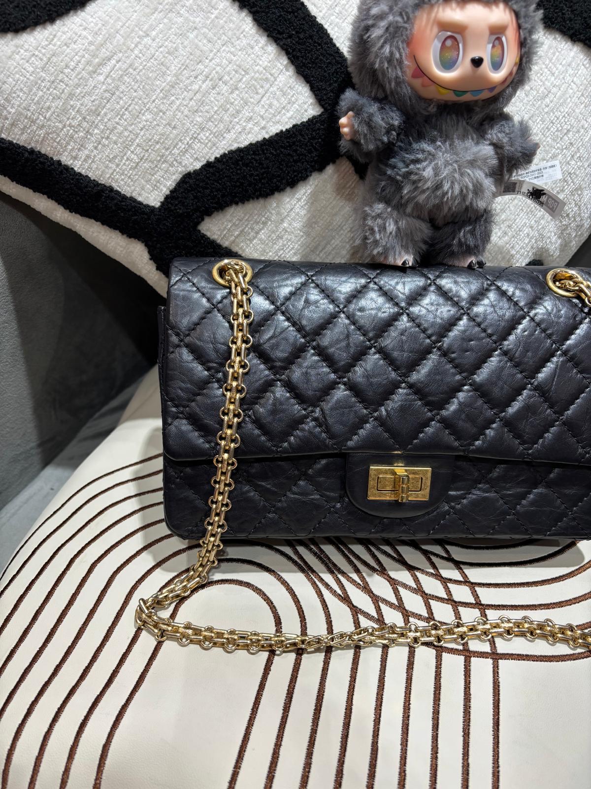 Chanel 2.55 Flap Bag Small 黑色金扣100%Authentic, 95%New ✅Card ✅Dust bag✅Box
