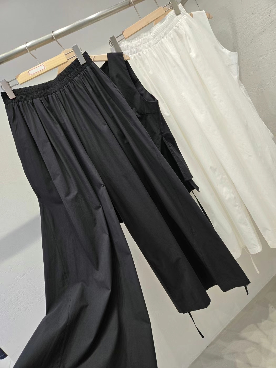 Minimalist Sleeveless Waist-Tie Top & Wide-Leg Pants Set ‖ 极简收腰无袖上衣阔腿裤套装 KR069917102