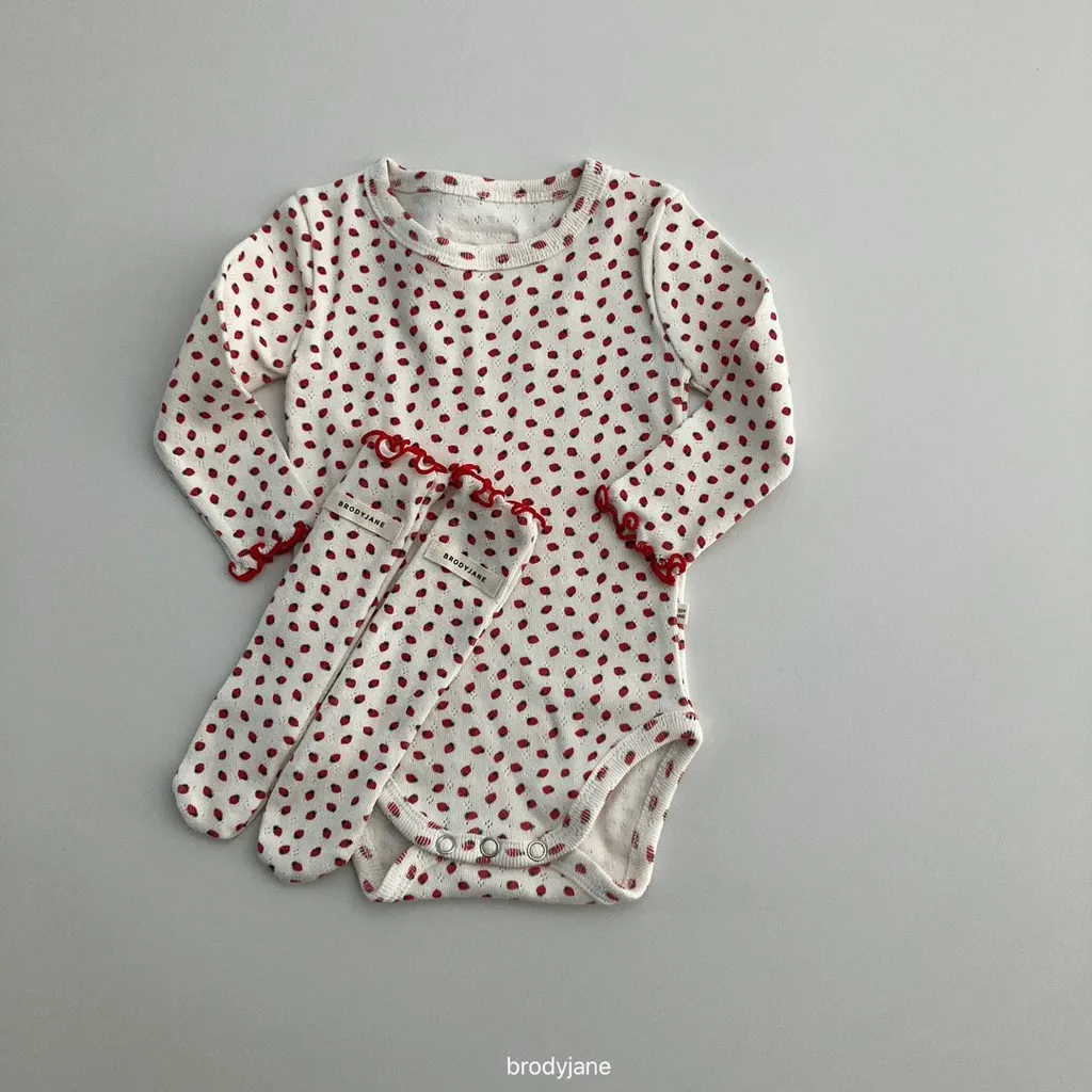 🇰🇷Brodyjane bonnet/bib/socks