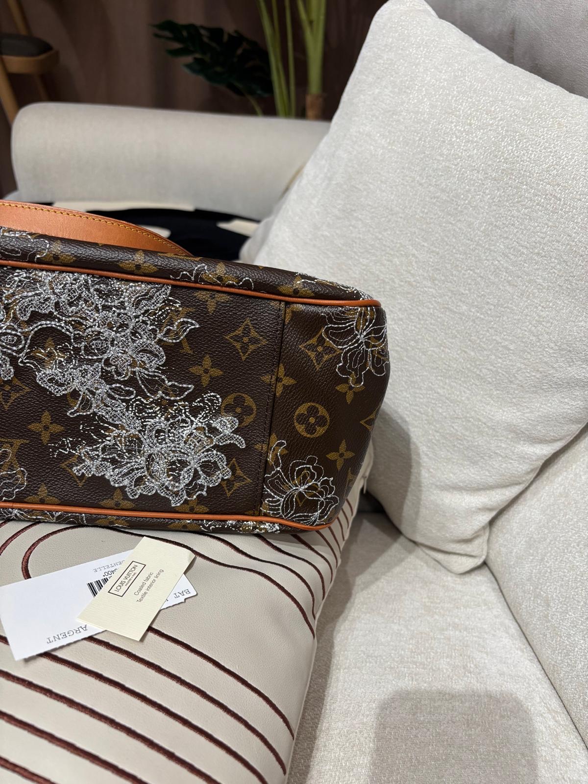 Lv Dentelle Batignolles Horizontal Tote M95400 Louis Vuitton 2007 限量繡花典藏款 100%Authentic, 95%New✅tap booklet✅dust bag