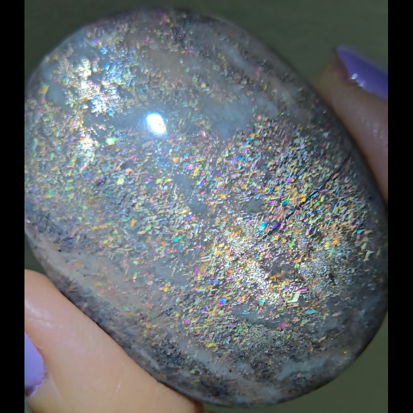 Rainbow lattice black sunstone palm stone - SM601