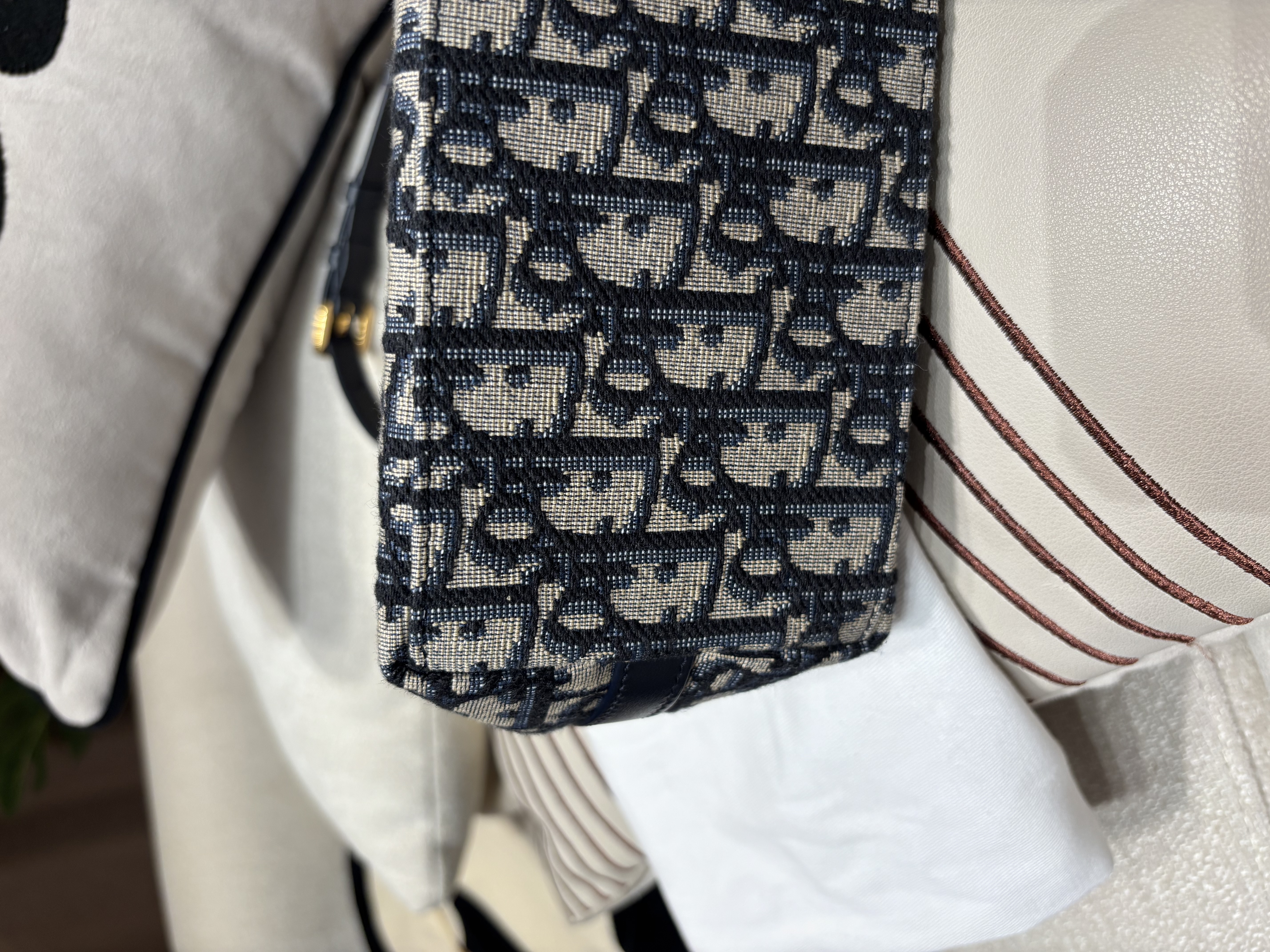 未使用品 Dior pouch Hobo Bag 100%Authentic, Unused 未使用品 ✅專門店收據✅Dust bag✅Box