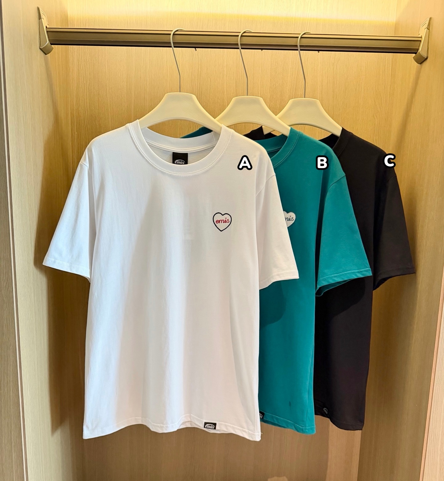韓國🇰🇷 emis 愛心刺繡小標短袖Tee