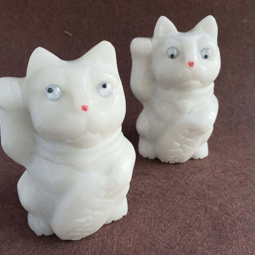 白玉招財貓