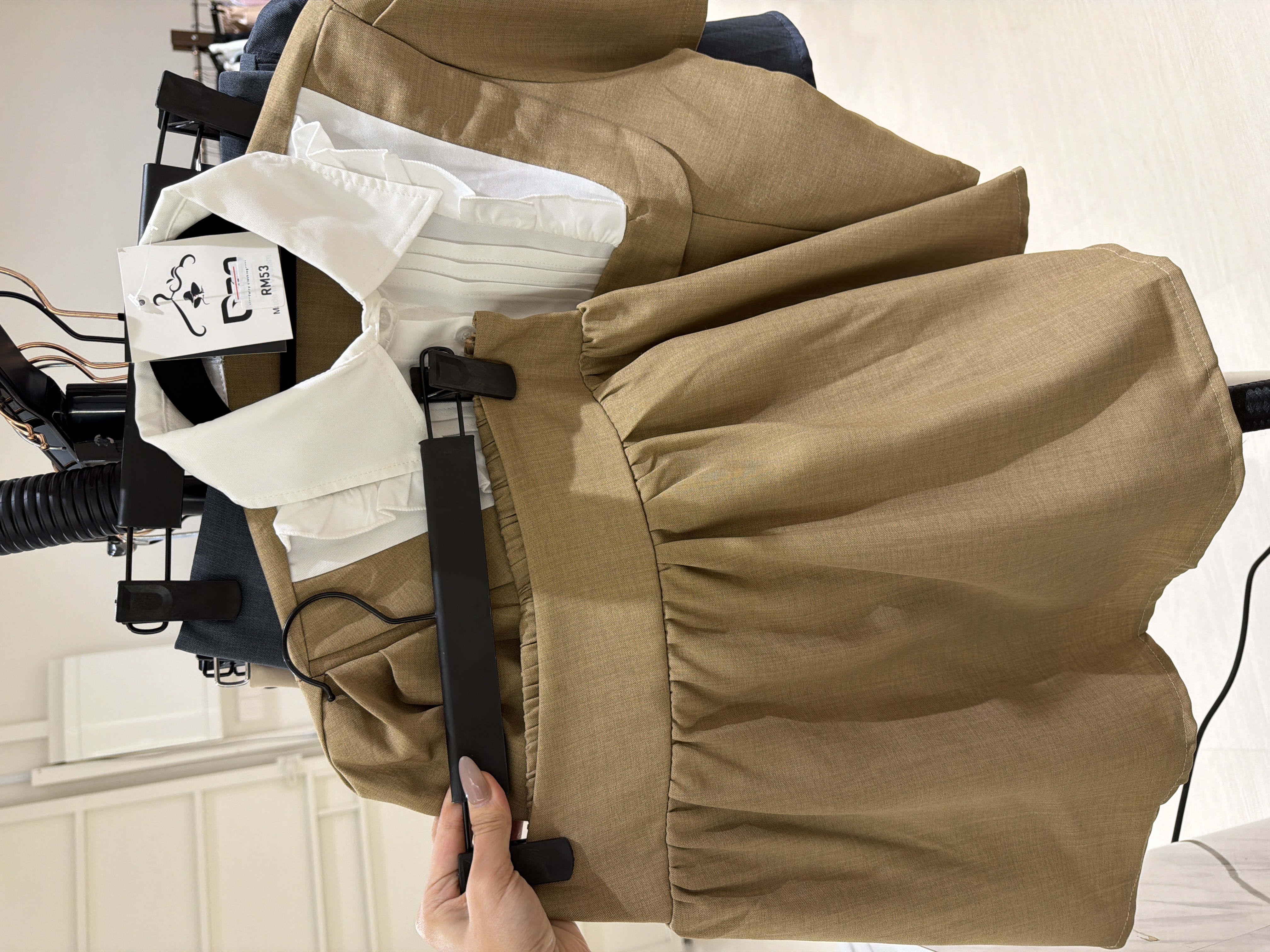 復古風翻領優雅A字套装