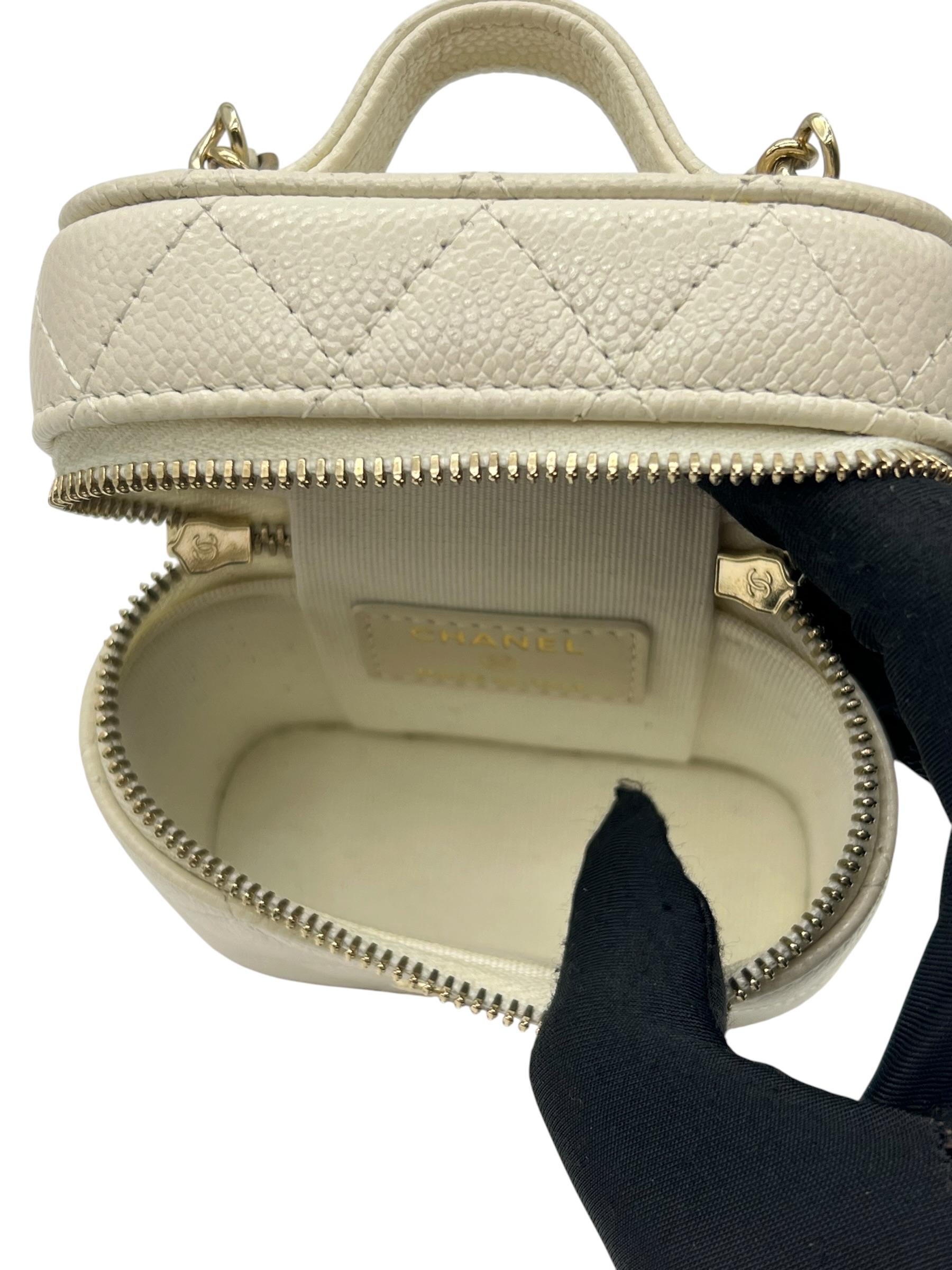 Pre-Owned CHANEL Mini Box With Handle / Product Code: 062010