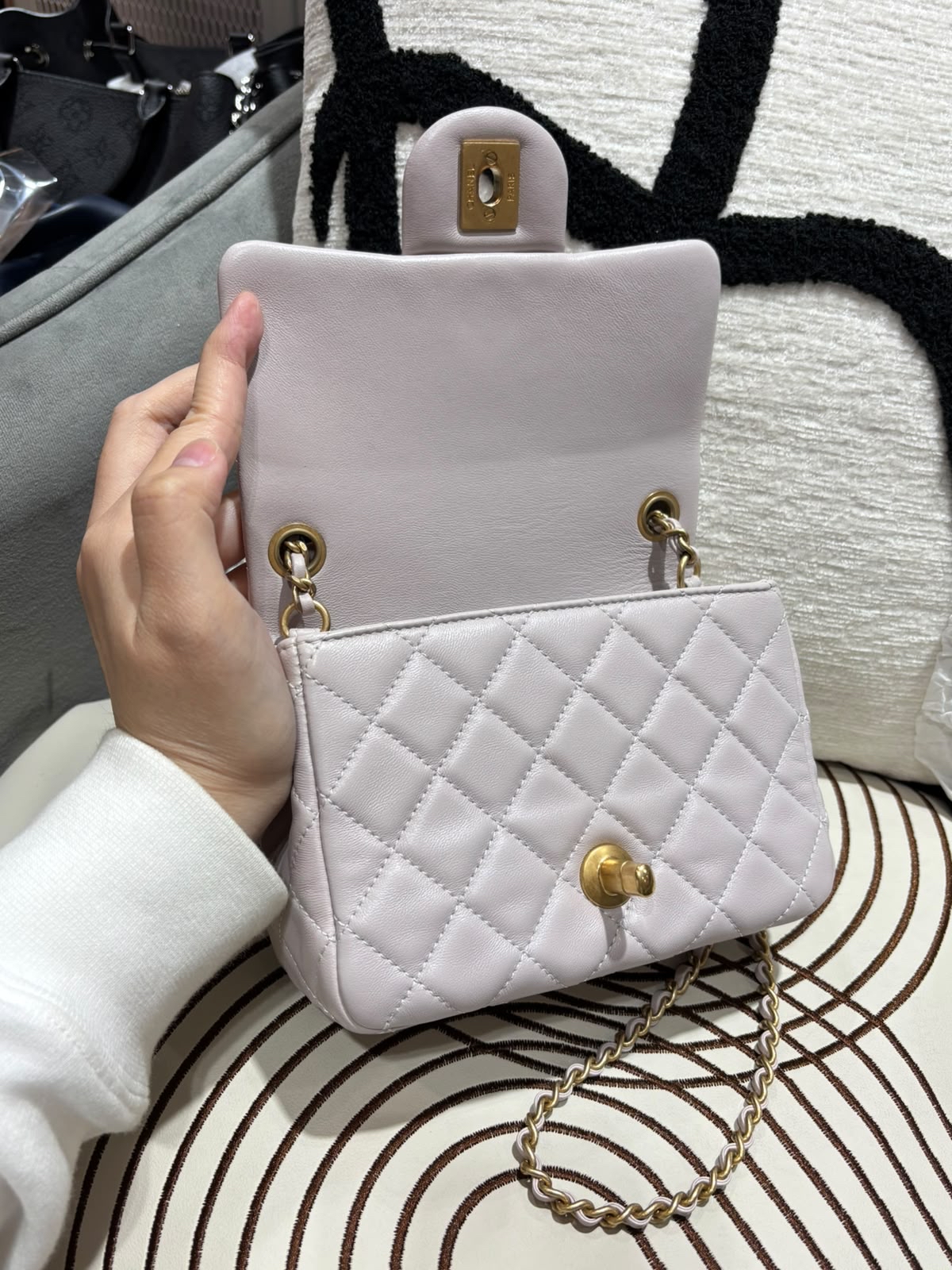 Chanel mini flap with pearl crush 金球方胖子 100%Authentic,98%new ✅晶片✅收據✅dust bag✅box