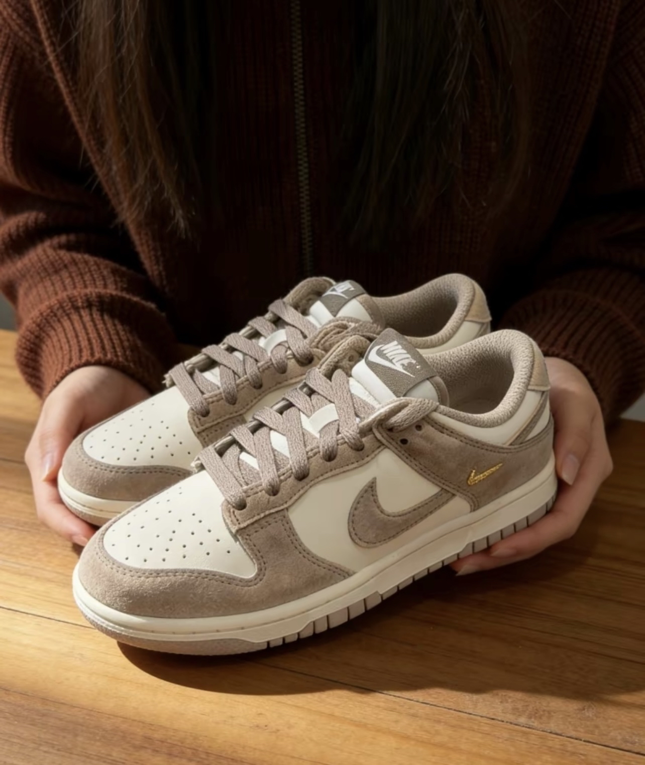 IB4417-105 Nike Dunk Low Malt Gold Mini Swoosh IB4417-105