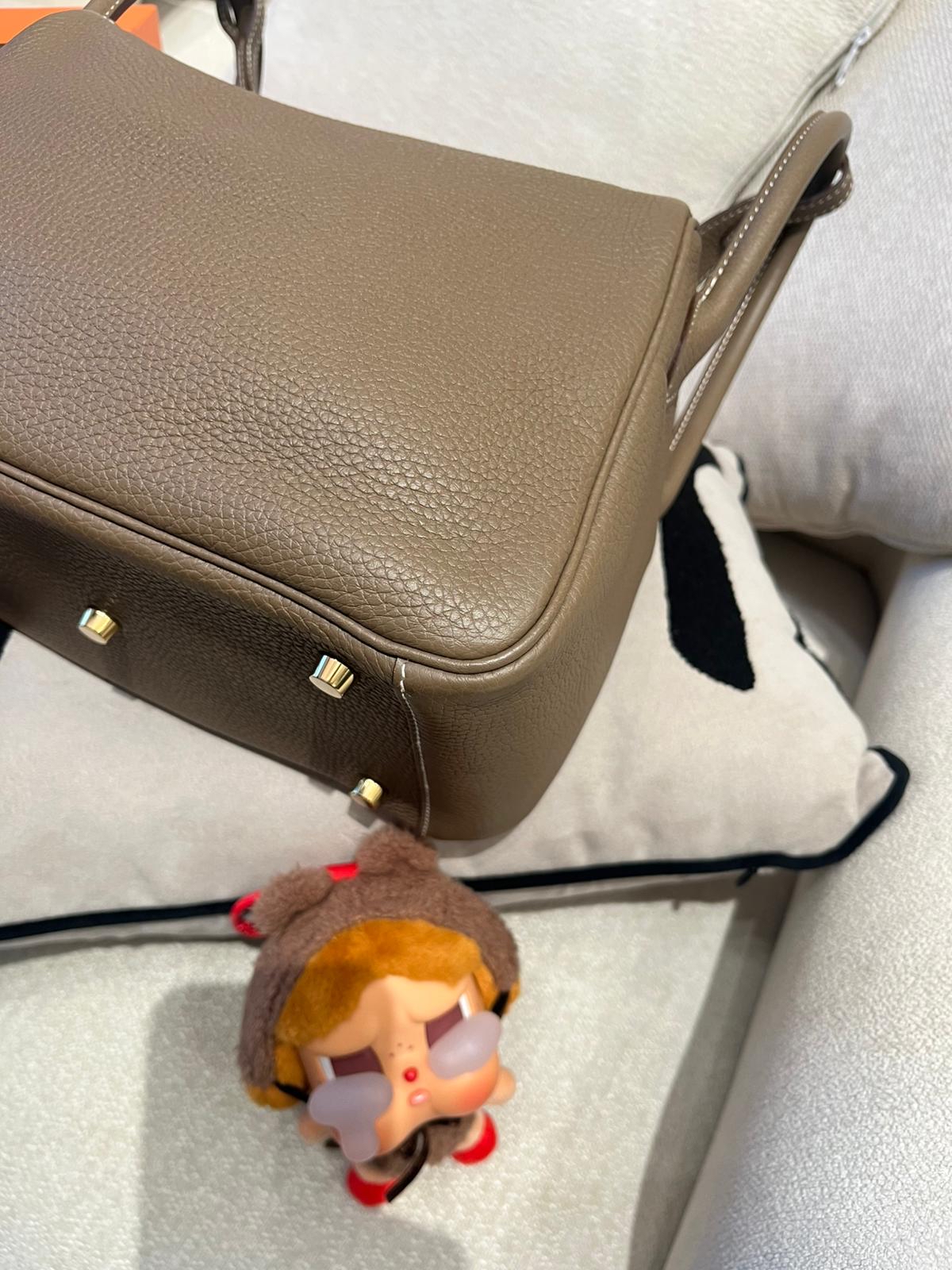 Hermes Lindy 26 Stamp Z 大象灰金扣 100%Authentic, 98%New ✅Dust bag✅Box