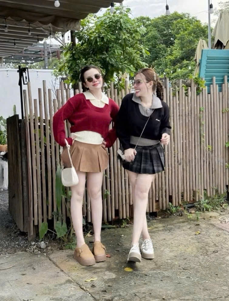 短版毛衣組（含領口上衣）两件套