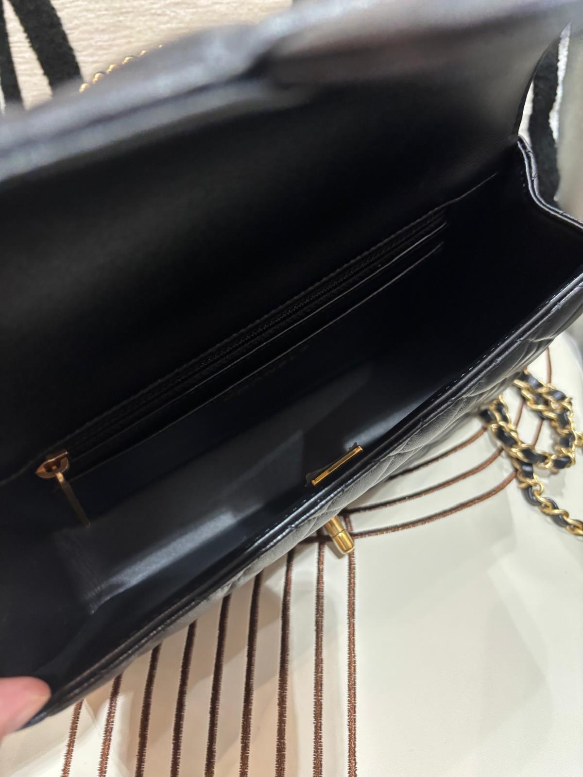 未使用品 Chanel flap bag with handle 黑色牛皮金扣留空手柄 24C，100%Authentic, 99%New unused  ✅收據✅晶片✅Dust bag✅box