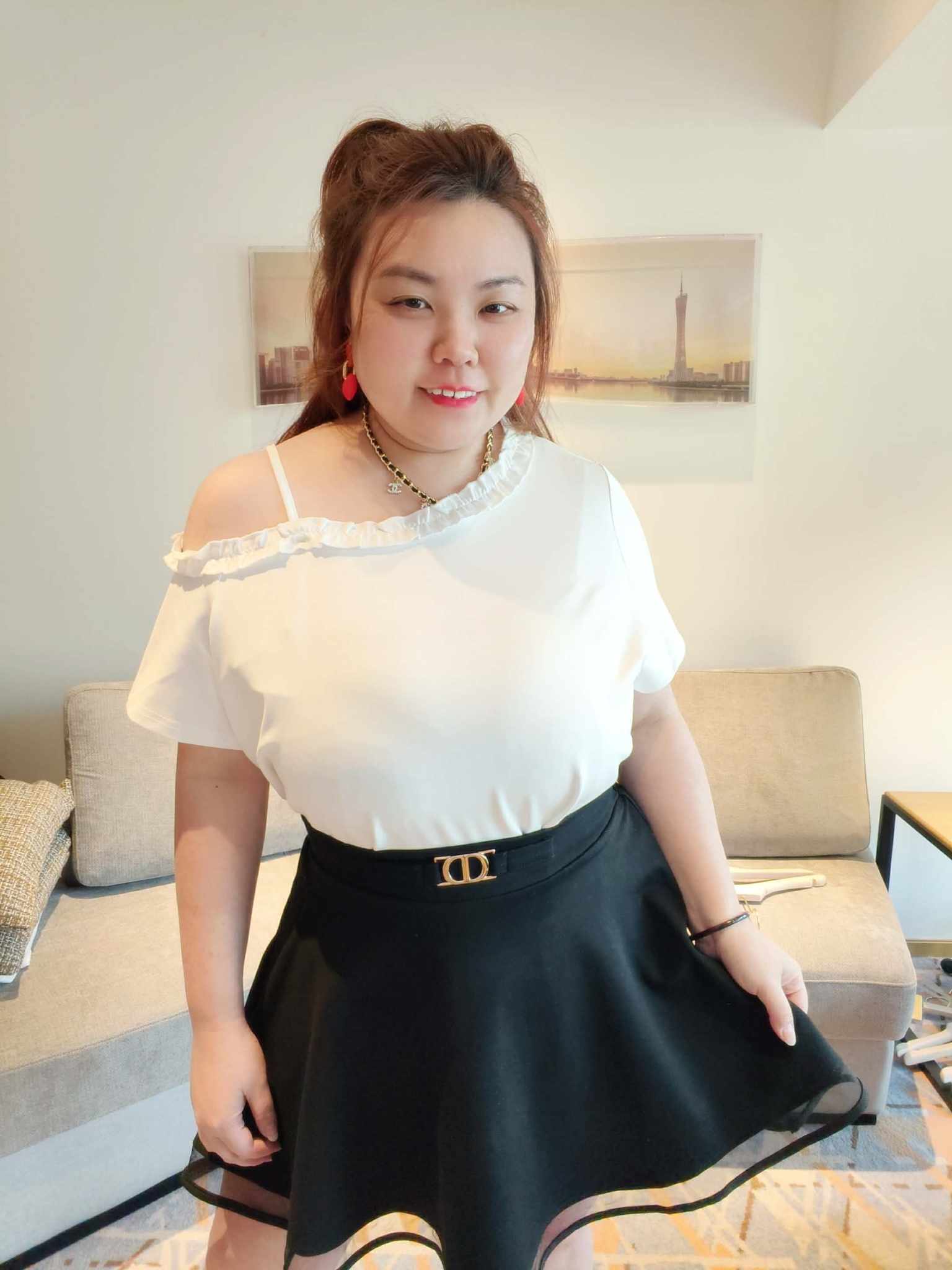 YCH03 26055 木耳边斜露肩吊带上衣