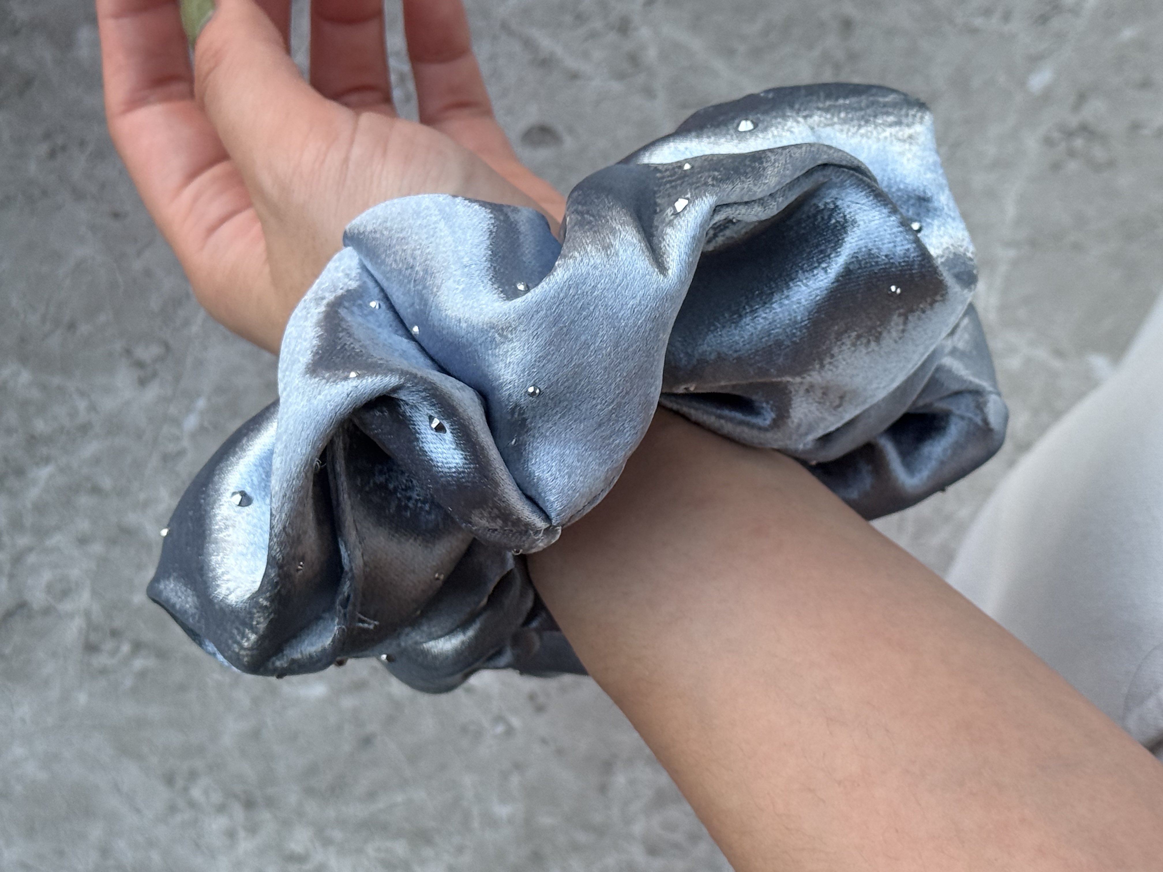 法式手工燙鑽緞面髮圈🤍