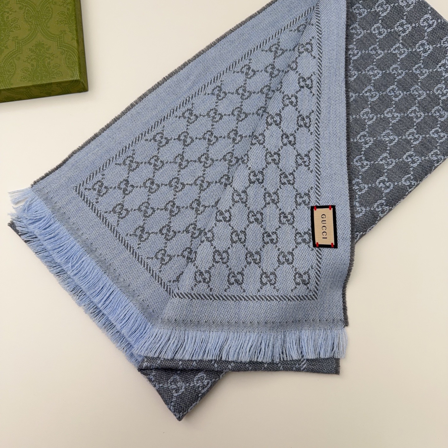 【全新】Gucci雙面灰色拼藍色頸巾