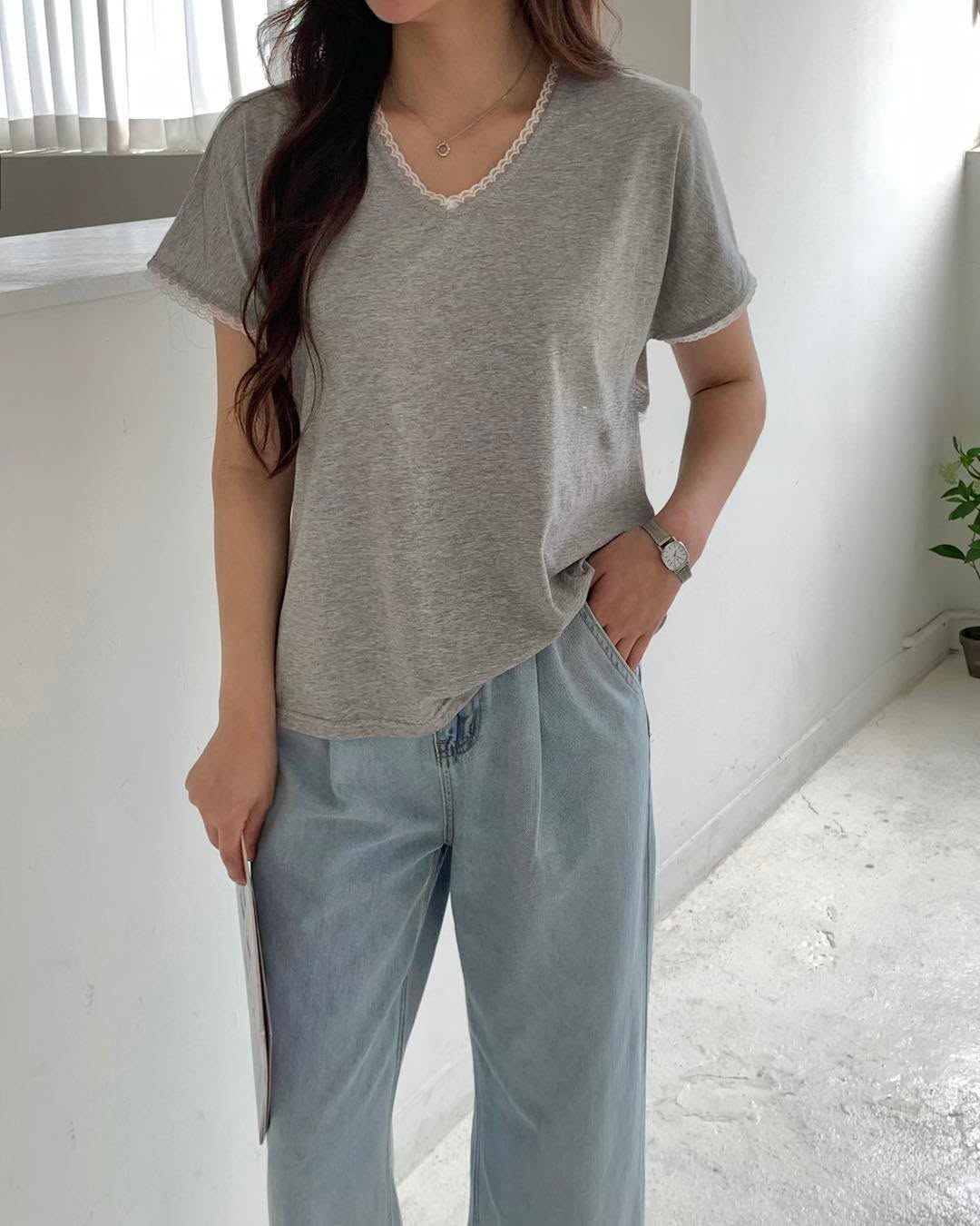 花邊V領Tee