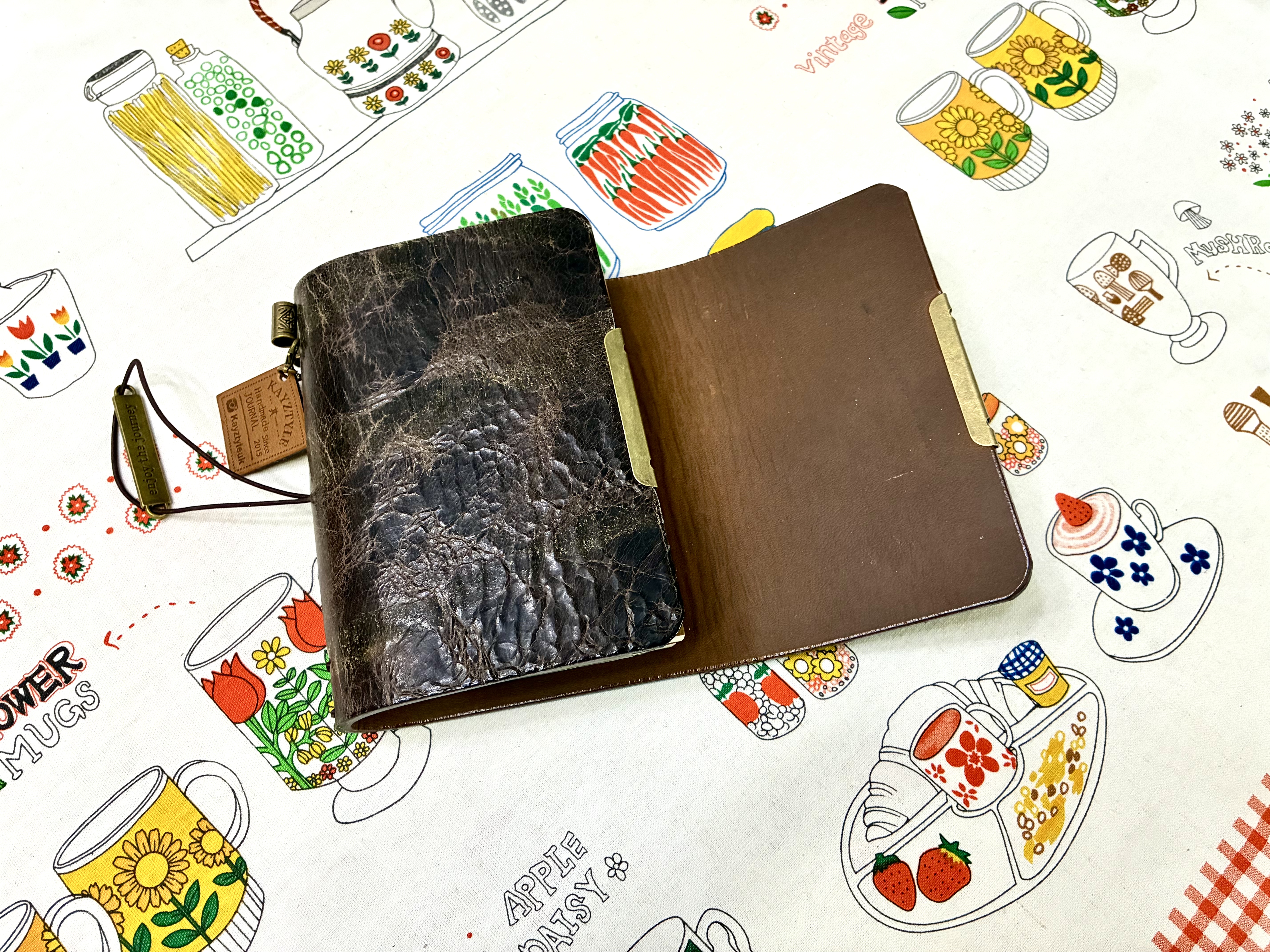 Write your story on something that lasts （3-fold)