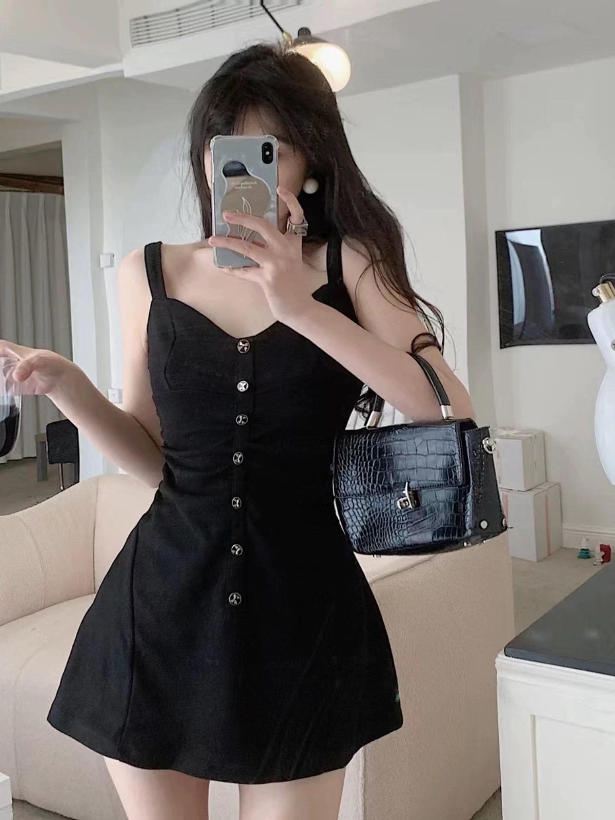 黑色羈扣迷你洋裝