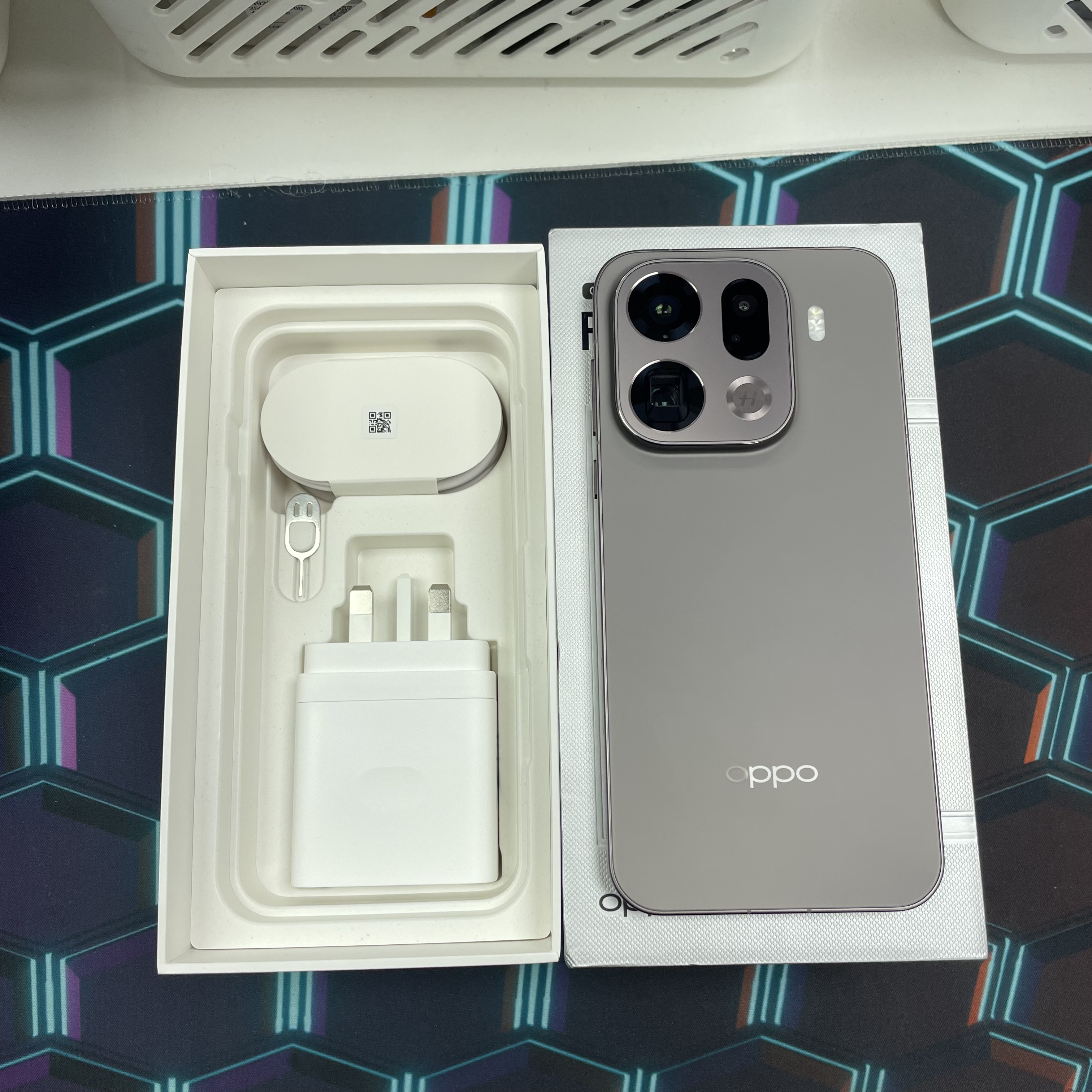 *6526 Oppo Find X9 Pro 勁靚機 16+512GB 鈦灰色 gray