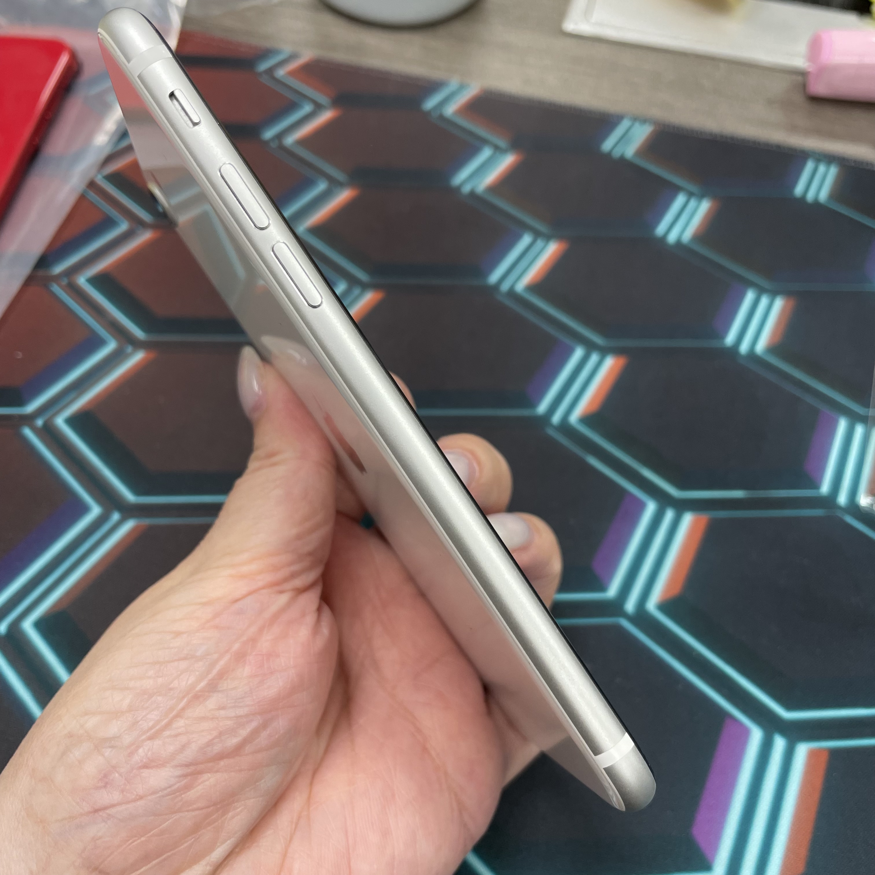 *6632 SE2 完美機 64GB 電86 白色 white