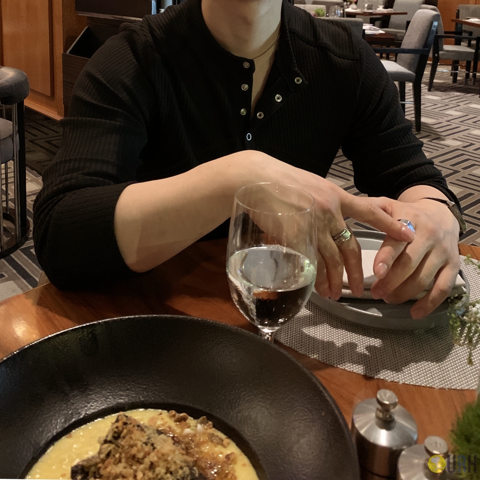 【100%保證韓國直送】韓國品牌原創系列 韓系修身坑條 Snap Button 亨利領長袖衫 👕 [2 color] RL114921