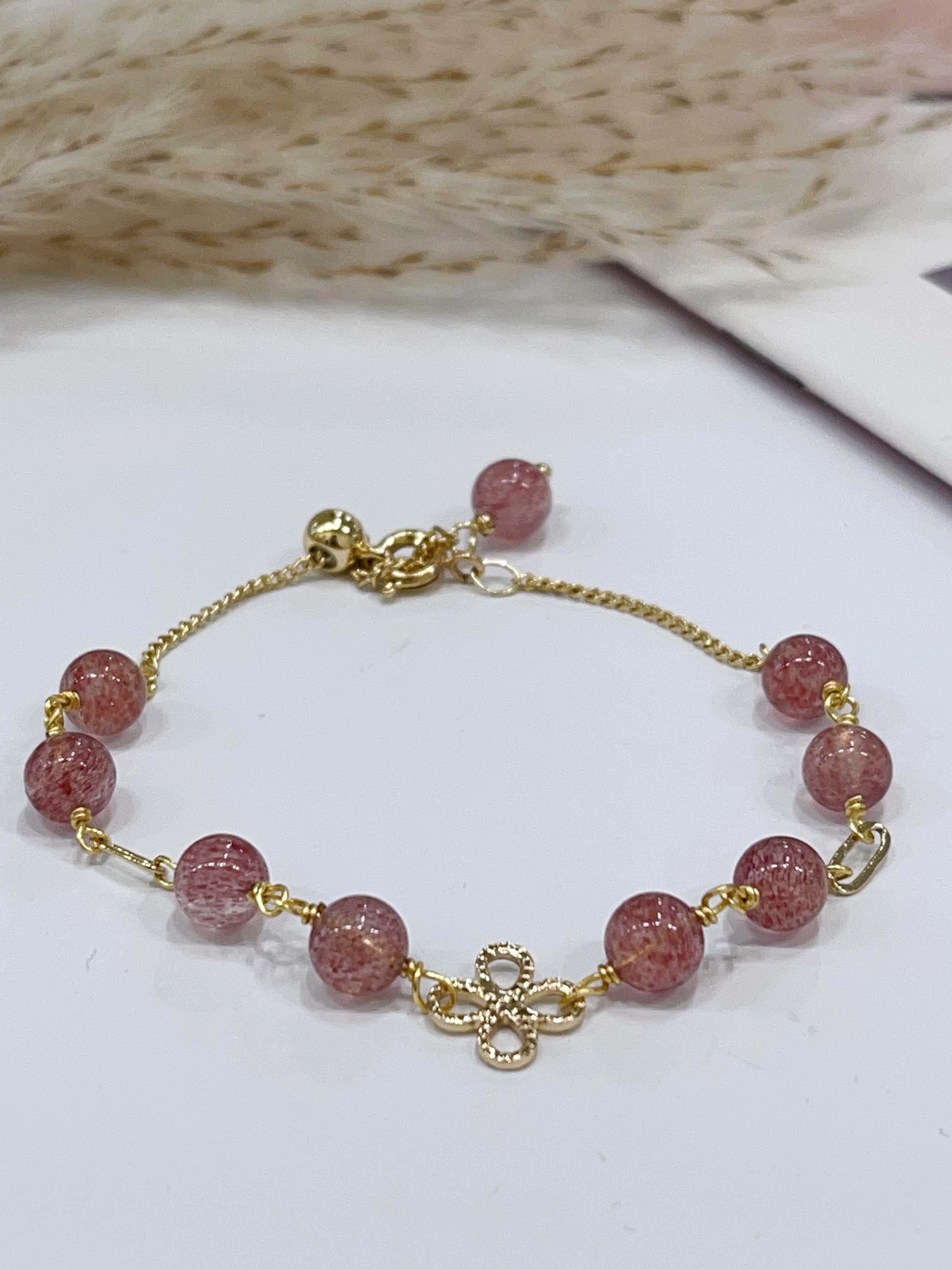 🍓 草莓晶 × 四叶草配饰手串 Strawberry Quartz & Four-Leaf Clover Charm | 6mm