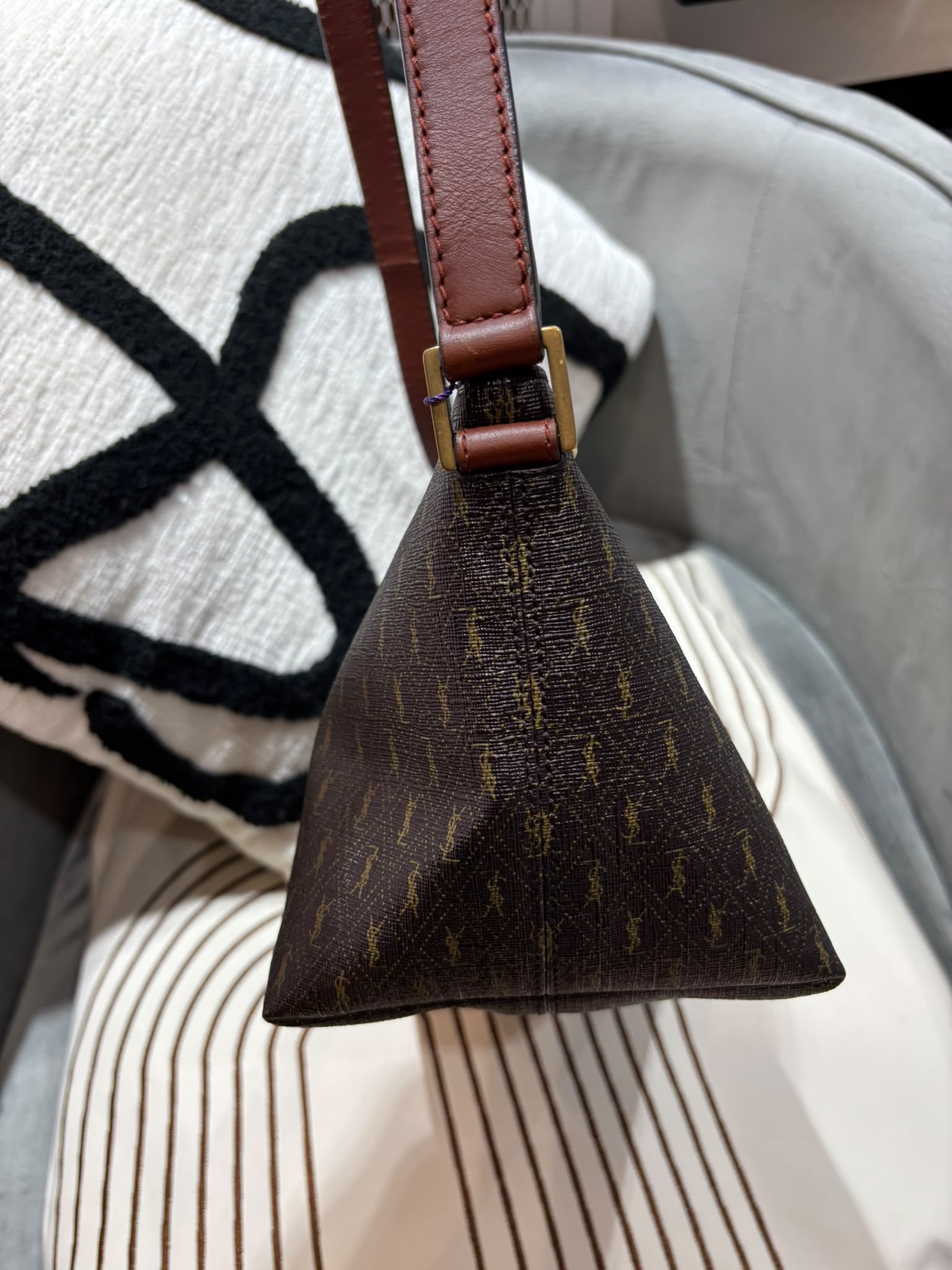 Saint Laurent monogramme ysl hobo bag  100%Authentic, 95%new