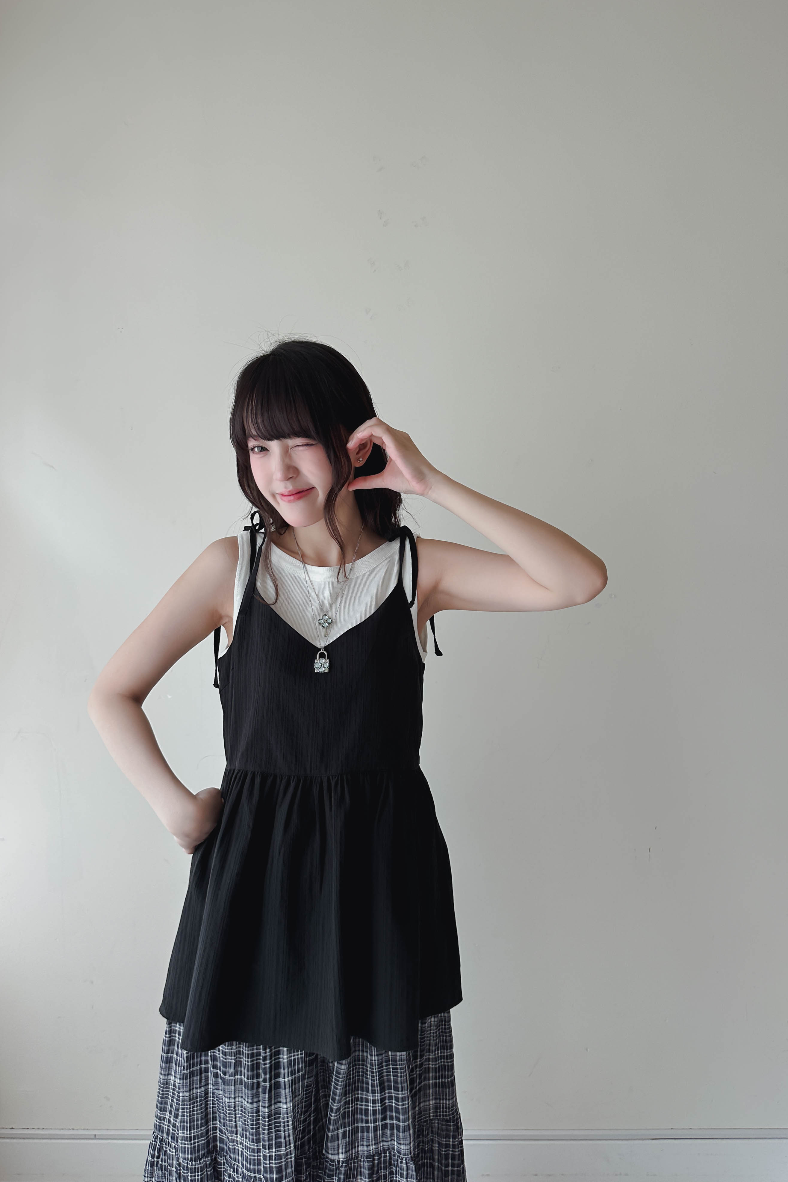 V領褶褶綁帶長背心 (兩色入)