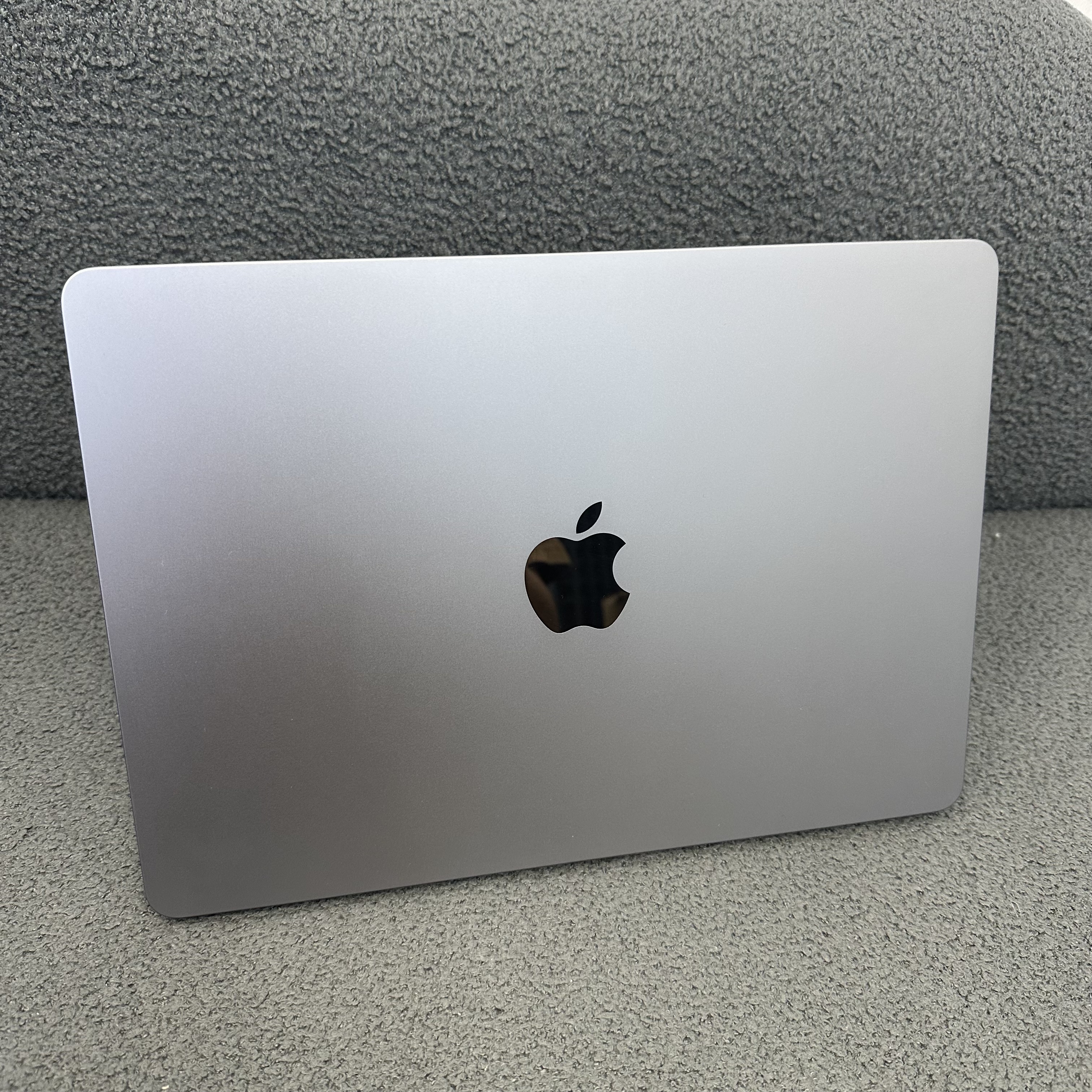 #5643  （超輕薄🔥MacBook M2 Air )APPLE  MacBook Air M2 2022 M2 CPU/8GB Ram/256GB SSD/8核心GPU/Liquid Retina Mon/13.6吋/太空灰色/ Gaming Laptop / Notebook/ PC / Laptop / MacbookAir / MacBook Pro / MacBookPro