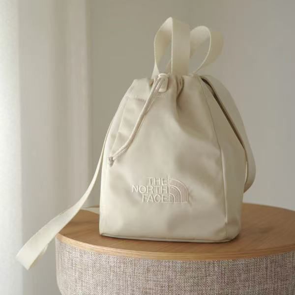 👜✨ 廠單TNF兩用水桶袋。$85隻。2隻起$78隻。The North Face 26SS 2WAY Bucket Bag Mini ✨👜