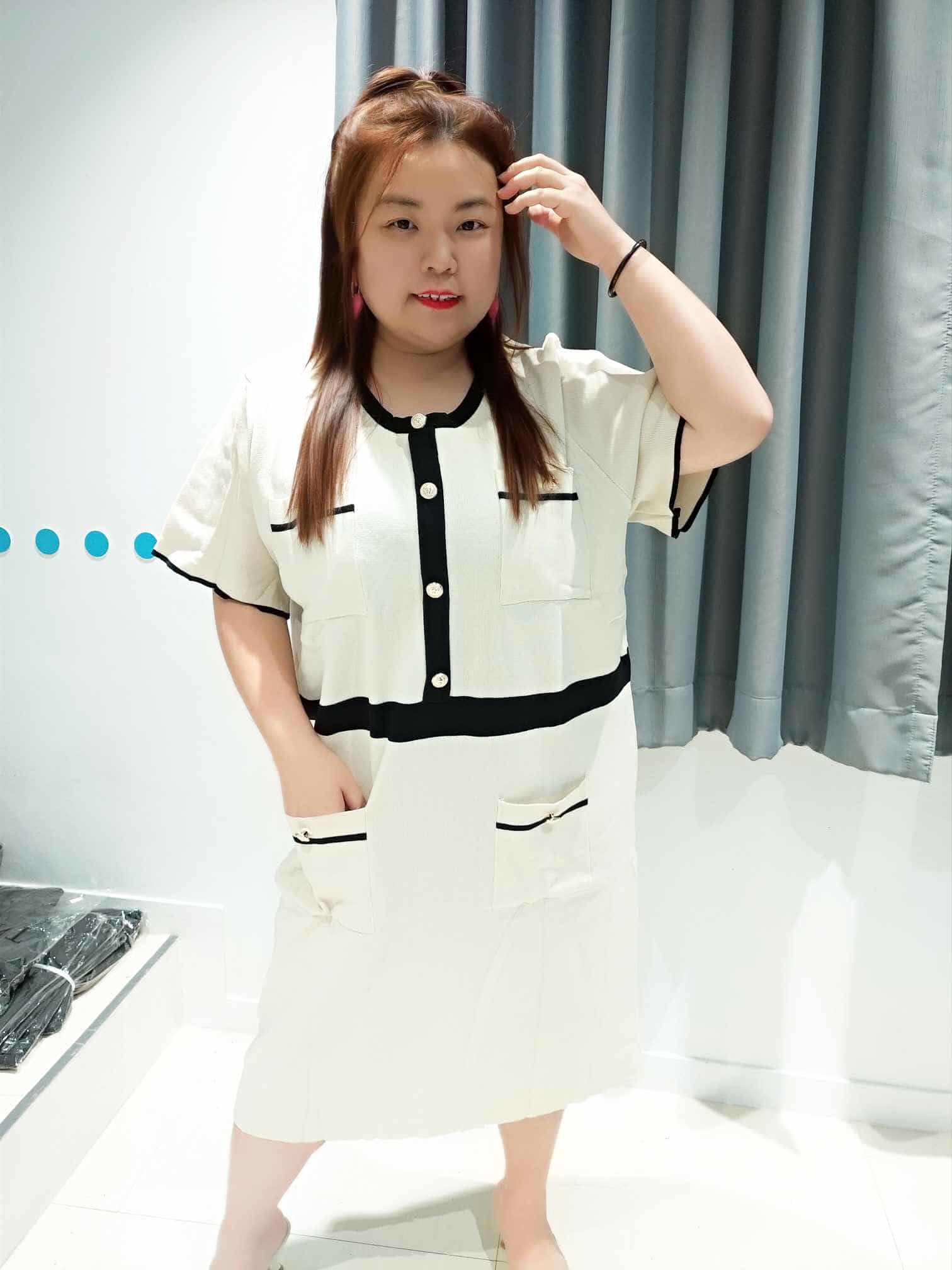 ENC15 DSE01 排钮设计针织连衣裙