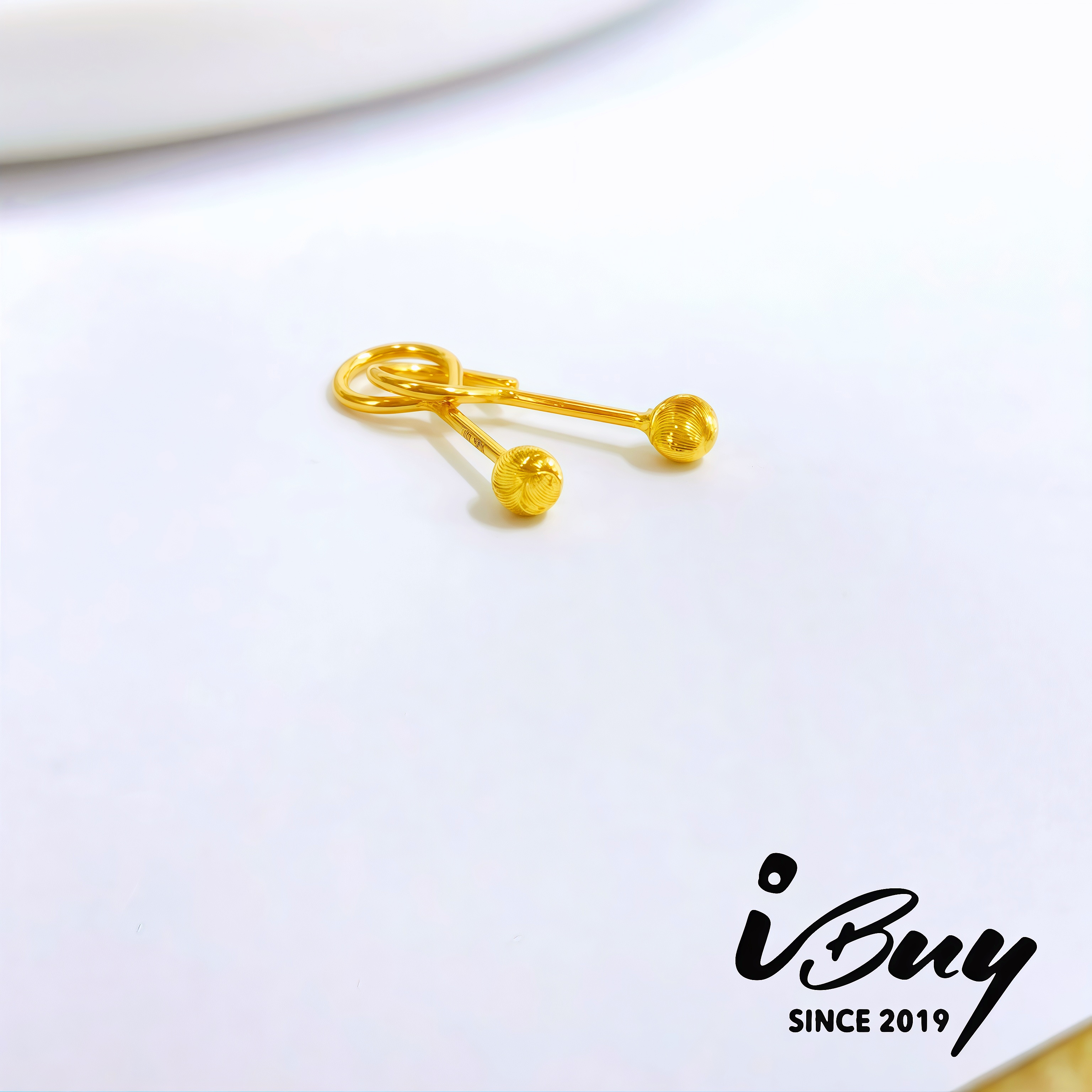 999 GOLD DIAMONG CUT FIVE PETAL PLUM BLOSSOM EARSTUD 999 金 菱格纹梅花耳针