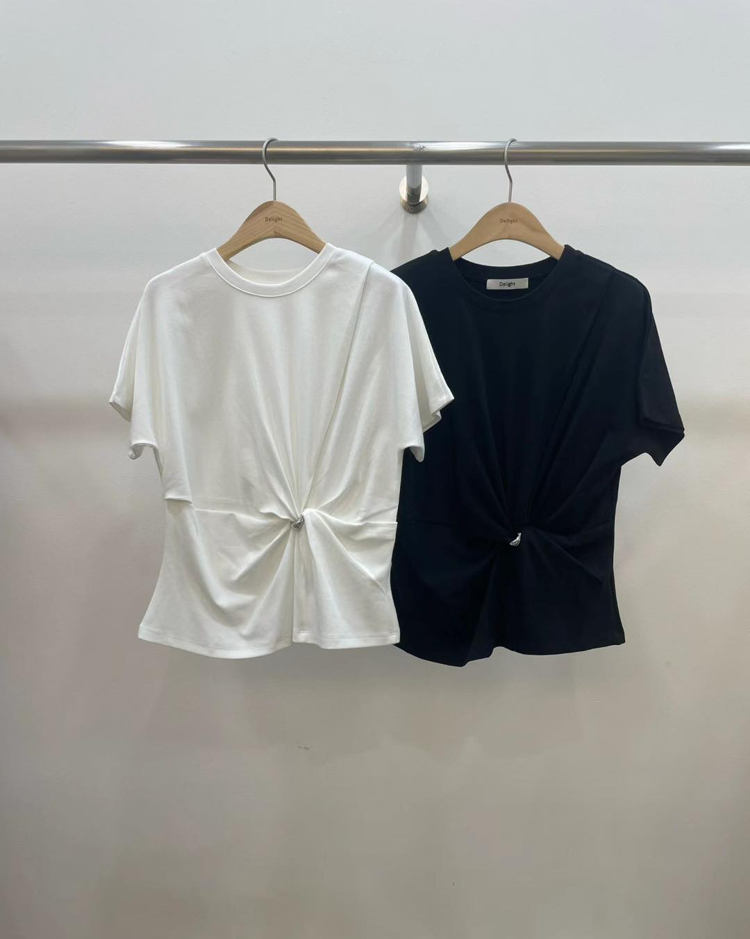 淨色鈕結圓領top