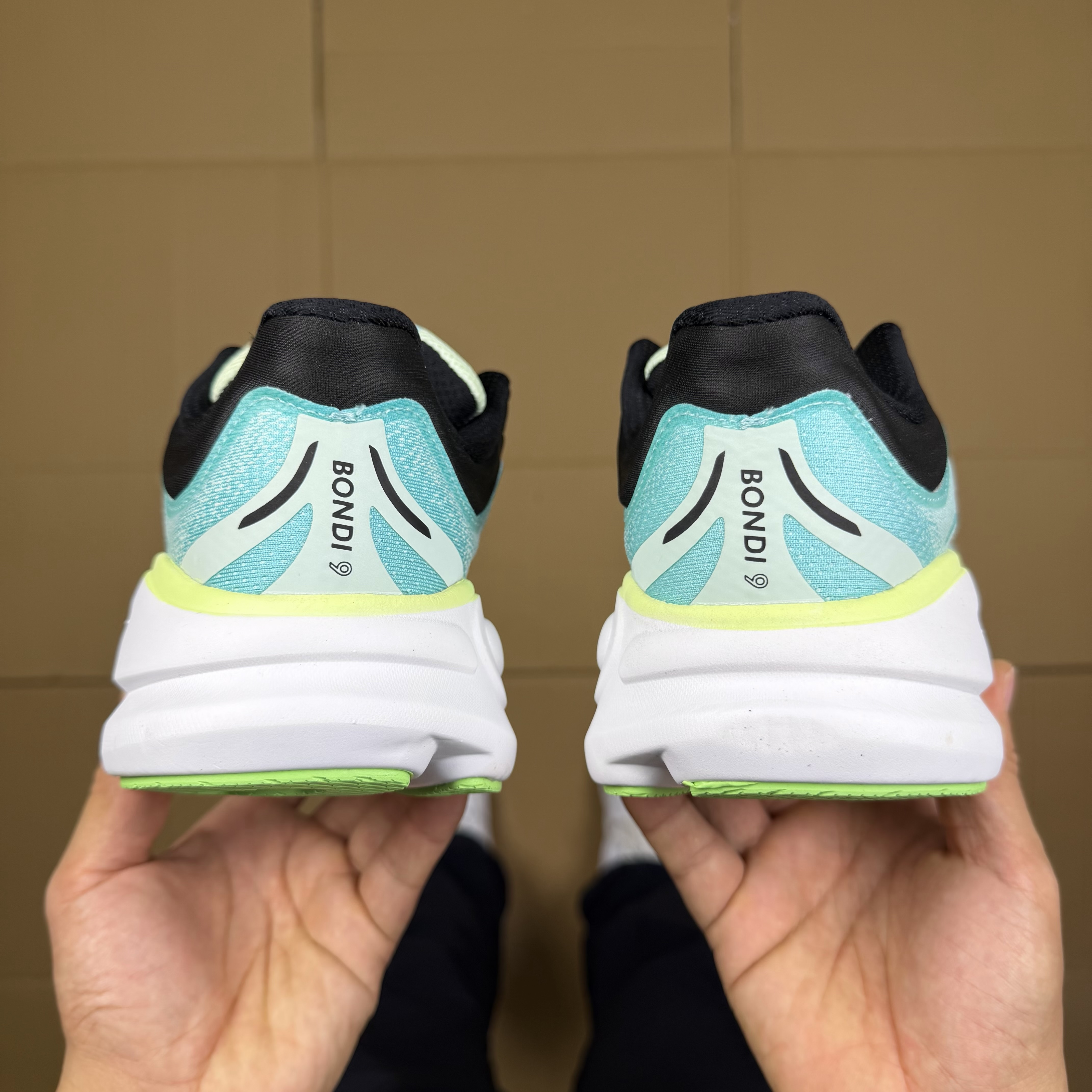 Hoka One One Bondi 9